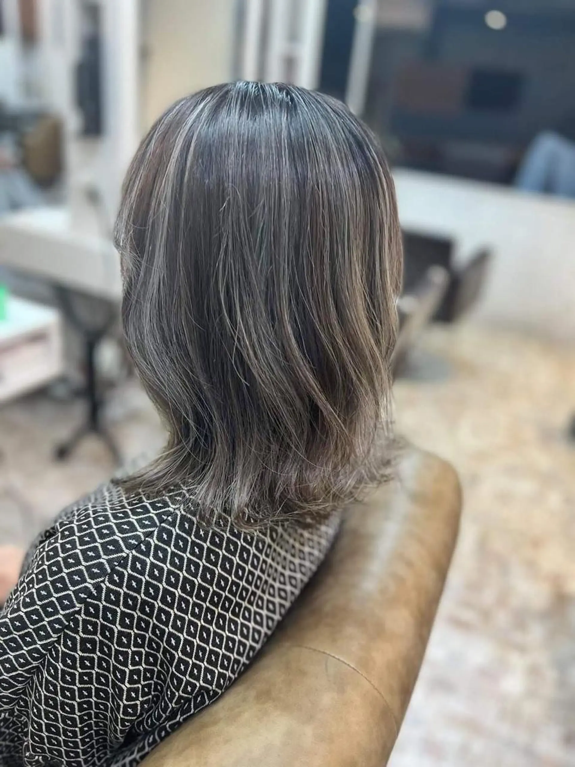 セミロング ハイライト カット ヘアカラー トリートメント メテオ取扱✨美髪 矯正✨HiroNYのヘアスタイル