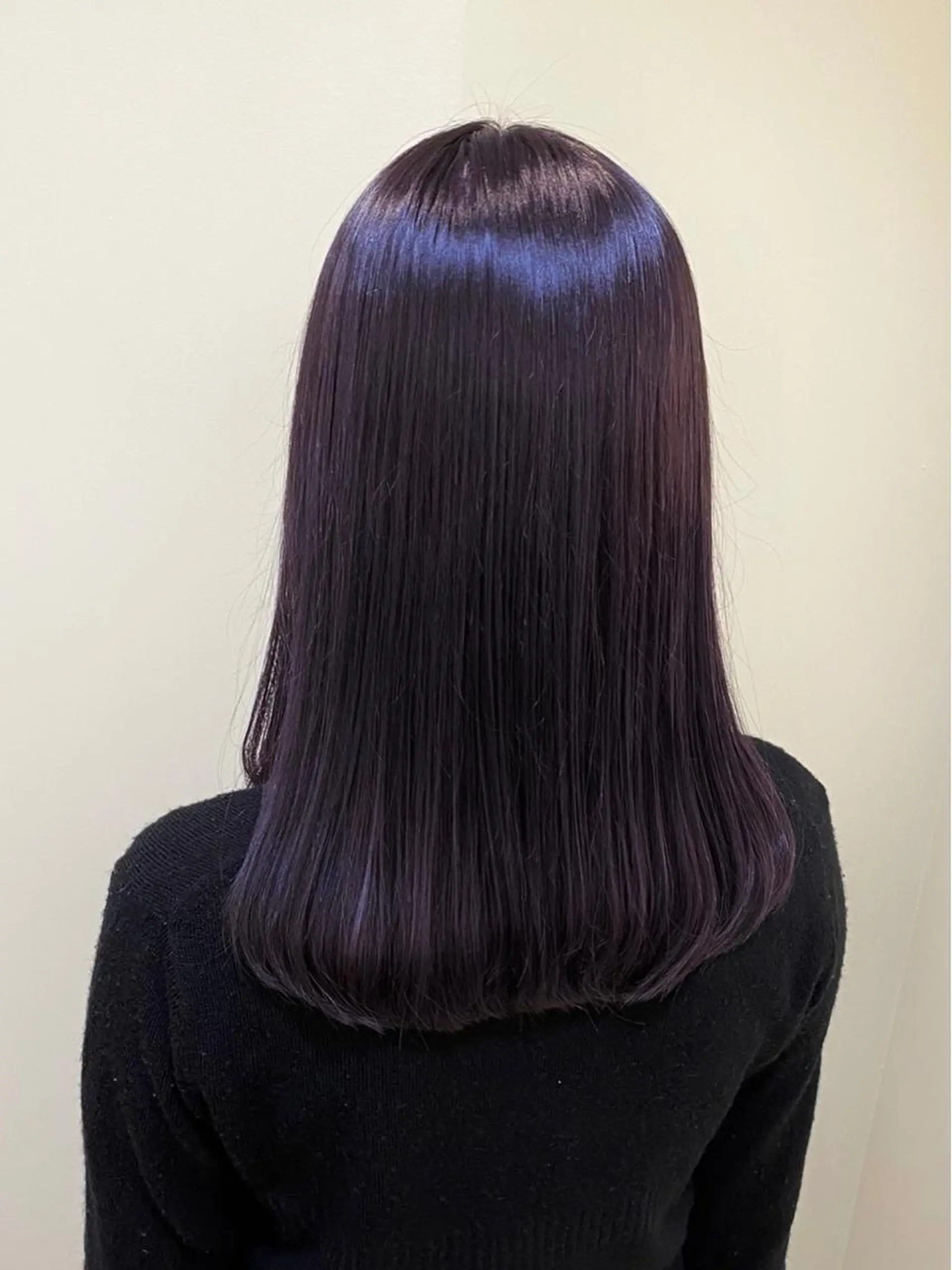 セミロング カラー ANNA ／艶髪／ハイトーンのヘアスタイル