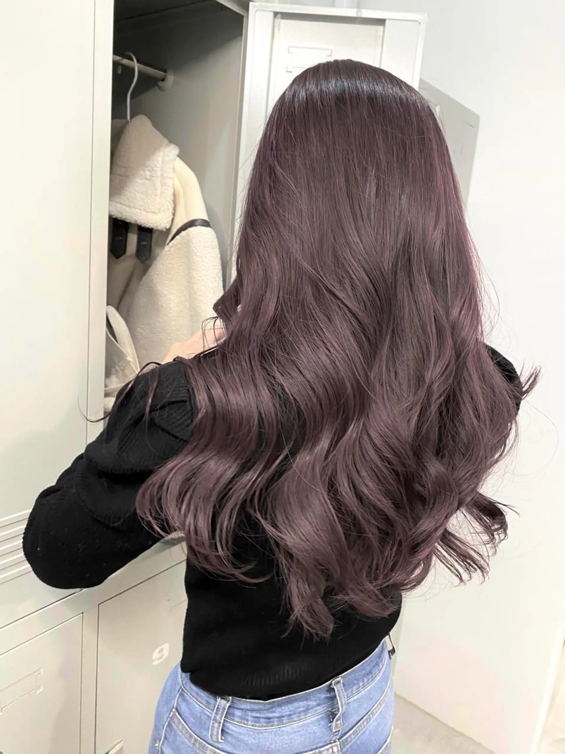 ロング パーマ ヨシンモリ ヘアカラー トリートメント ブリーチなしカラー レイヤーカットのヘアスタイル