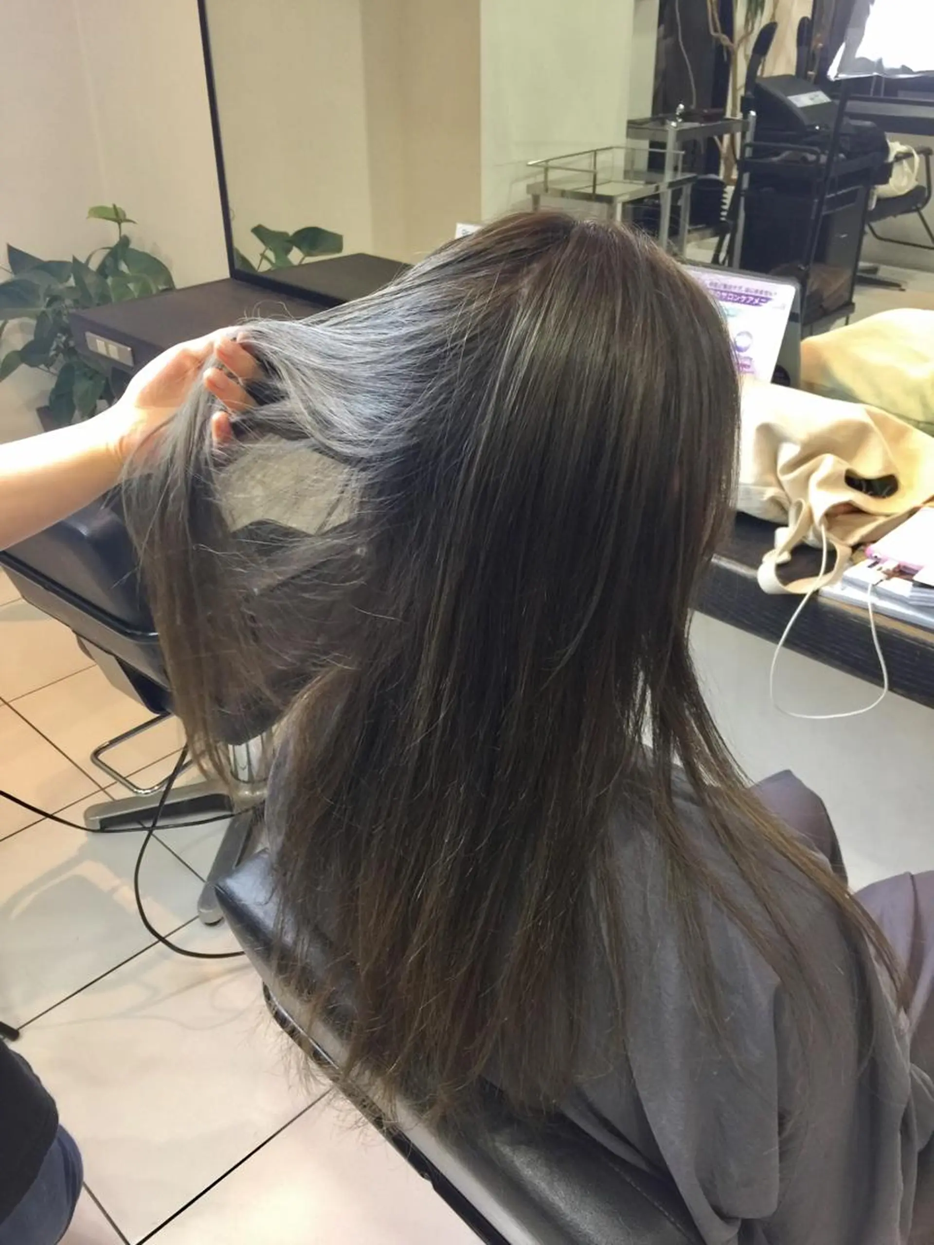 ロング カラー ヘアアレンジ ブリーチ グレージュ ヘアカラー REWARDS千歳船橋所属・秋葉 一郎のヘアスタイル