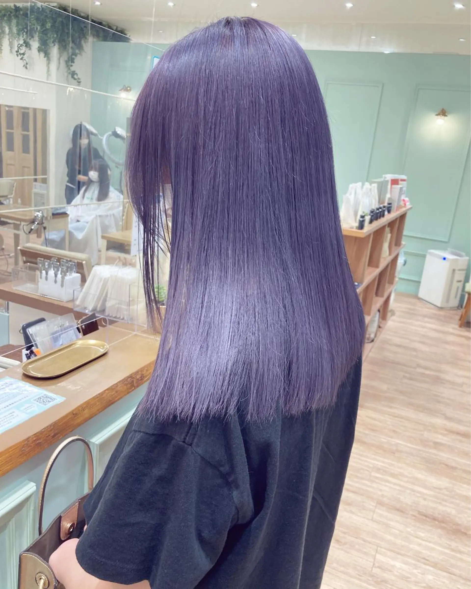 ミディアム パープルカラー ヘアカラー トリートメント ケアブリーチ 坪井佑樹のヘアスタイル