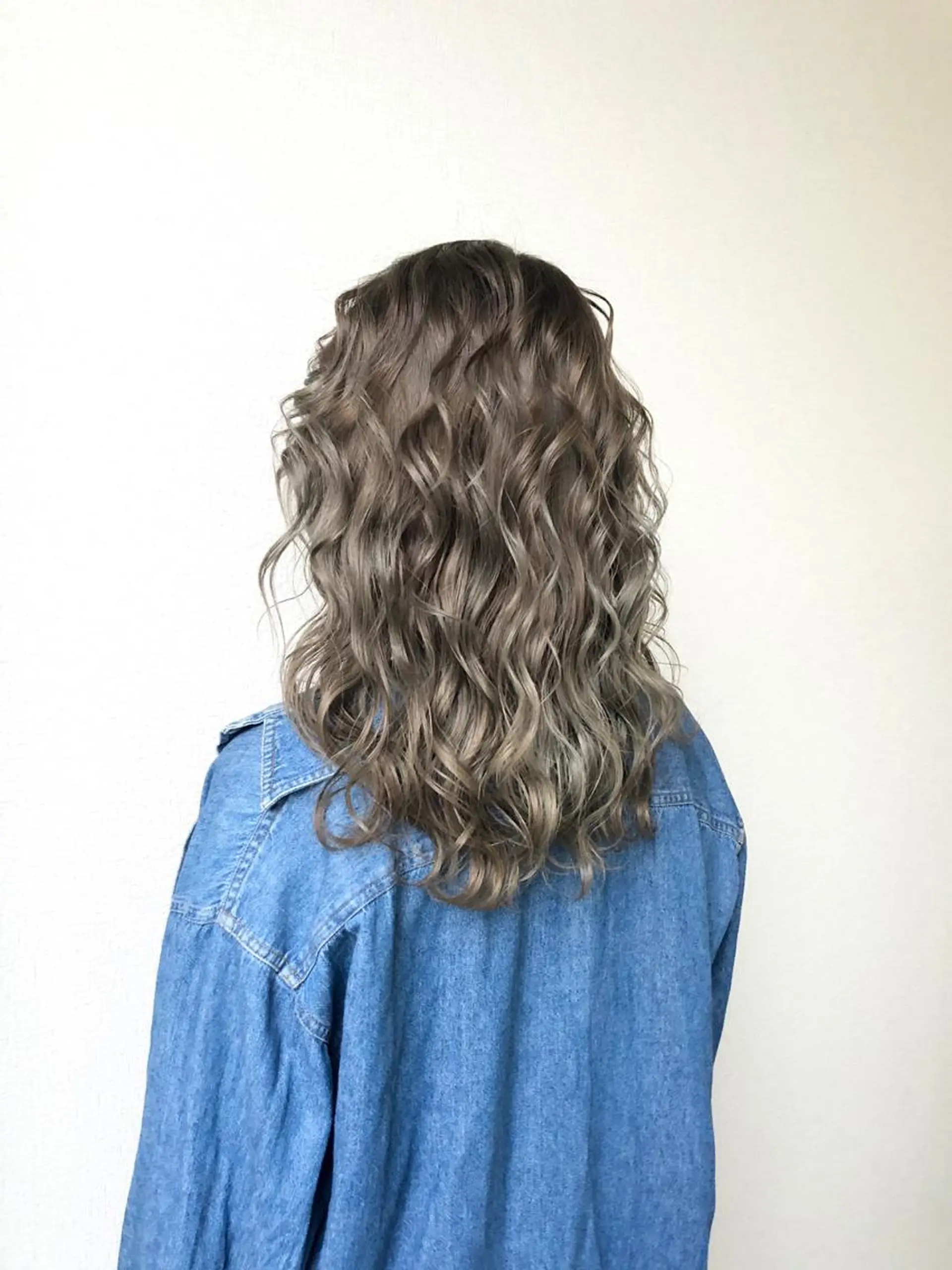 ロング カラー ヘアカラー Hanna by W_SALONのヘアスタイル