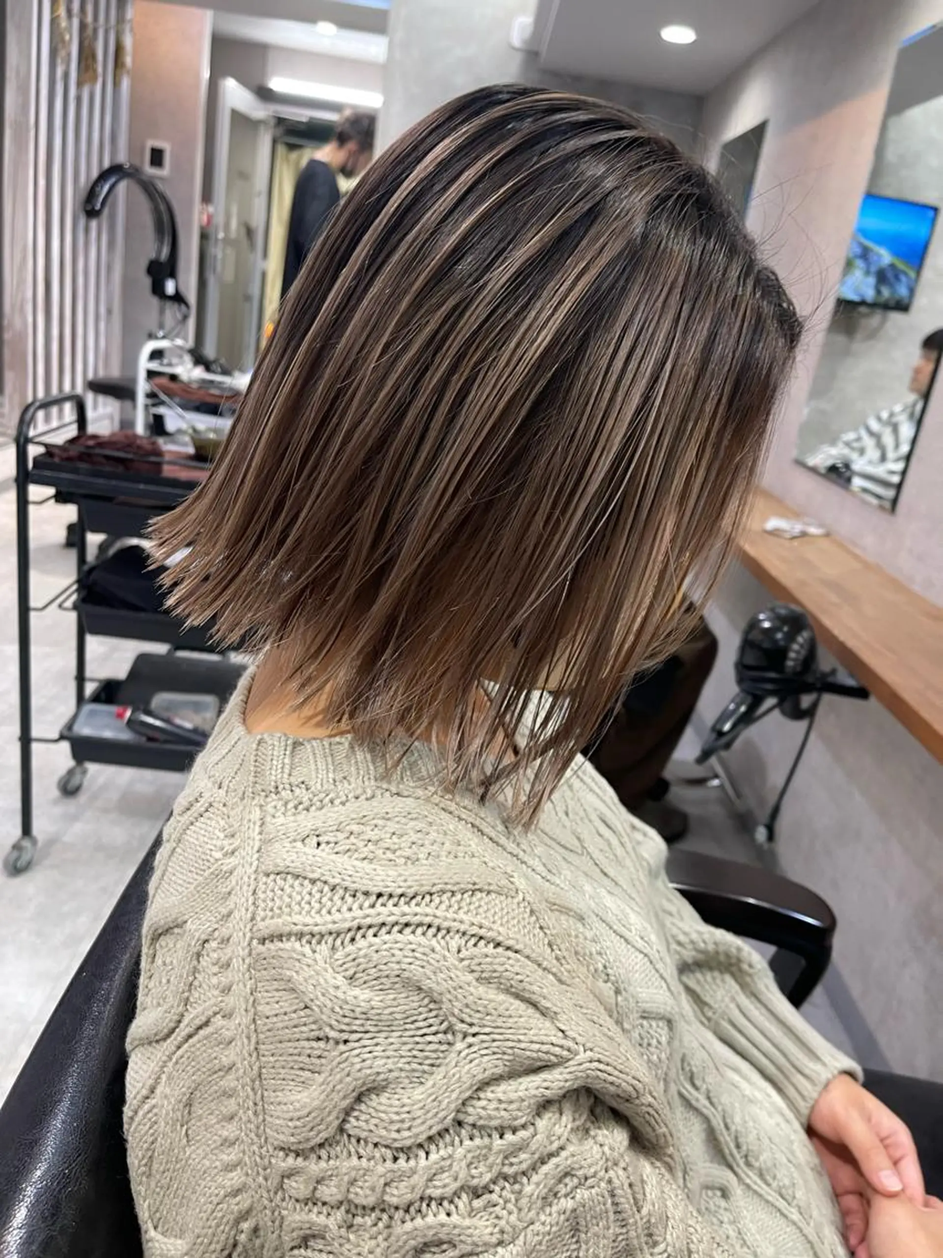 ショート カラー ヘアアレンジ 切りっぱなしボブ ハイライトカラー ボブ ハイライト ヘアカラー 松井那津子 /ハイライトブリーチのヘアスタイル