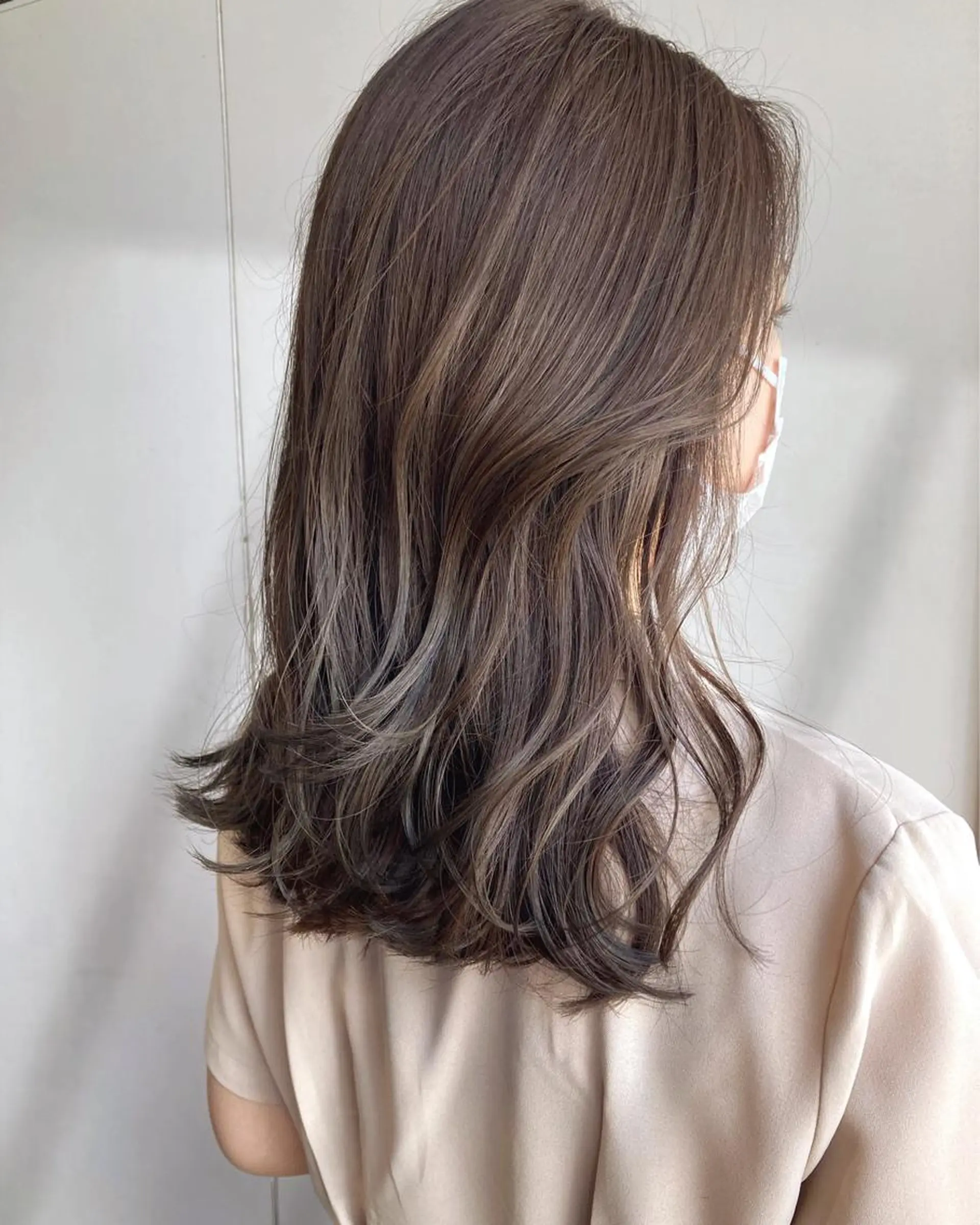 ミディアム roka ノゾミのヘアスタイル