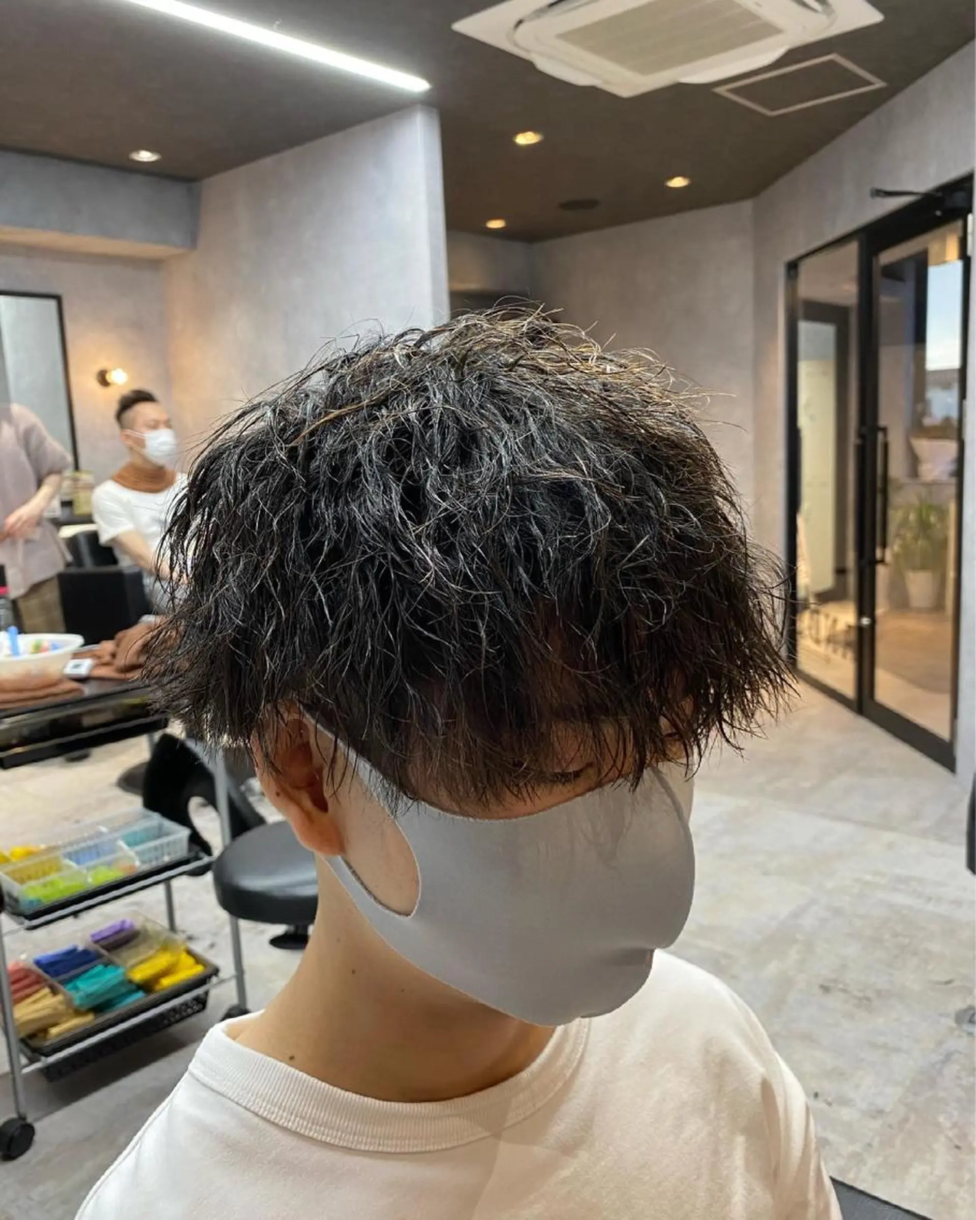 ミディアム パーマ メンズ ミディアムパーマ メンズパーマ ツイストスパイラルパーマ スパイラルパーマ カット パーマ メンズサロンANDY 御堂筋なんば店所属・大阪メンズヘアのプロ 高橋 直希のヘアスタイル