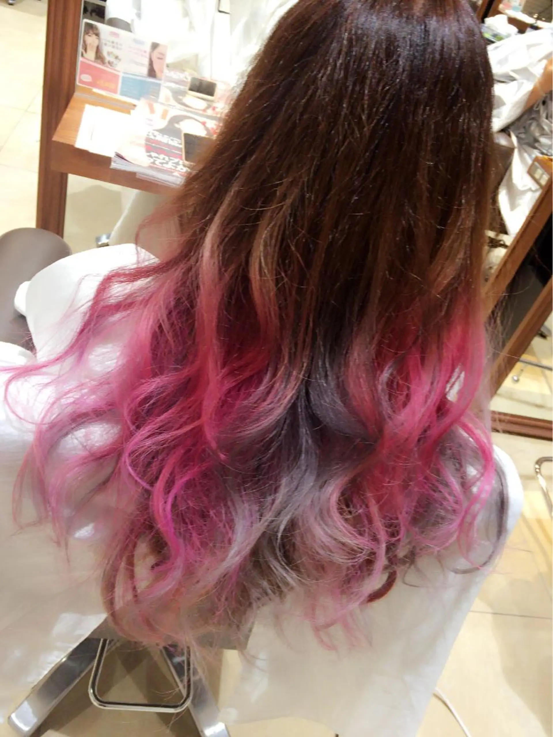 ロング カラー グラデーションカラー 佐々木 好乃のヘアスタイル
