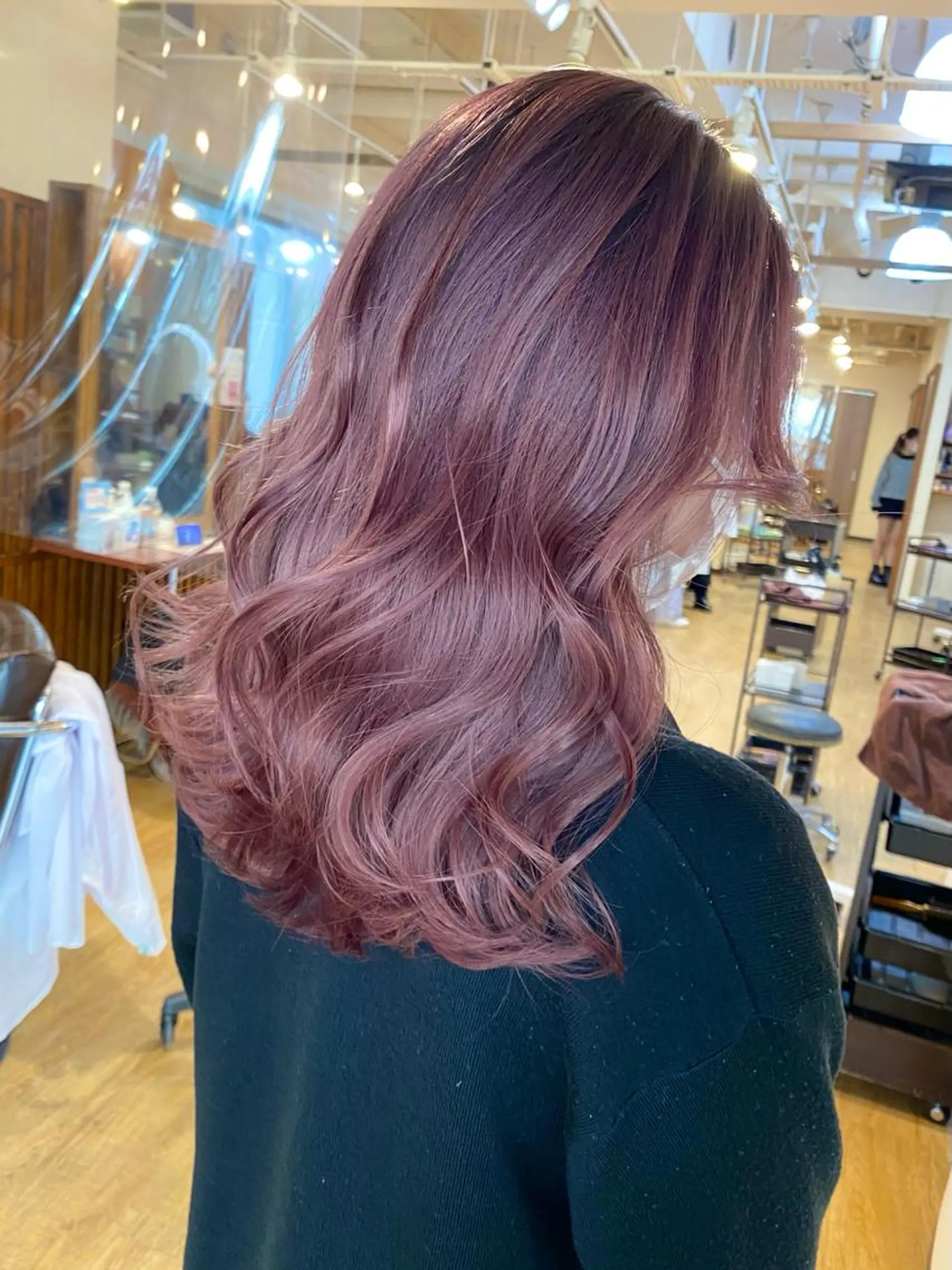 セミロング カラー ベージュカラー ピンクカラー ピンクベージュ ヘアカラー トリートメント コントラスト バレイヤージュ志鎌のヘアスタイル