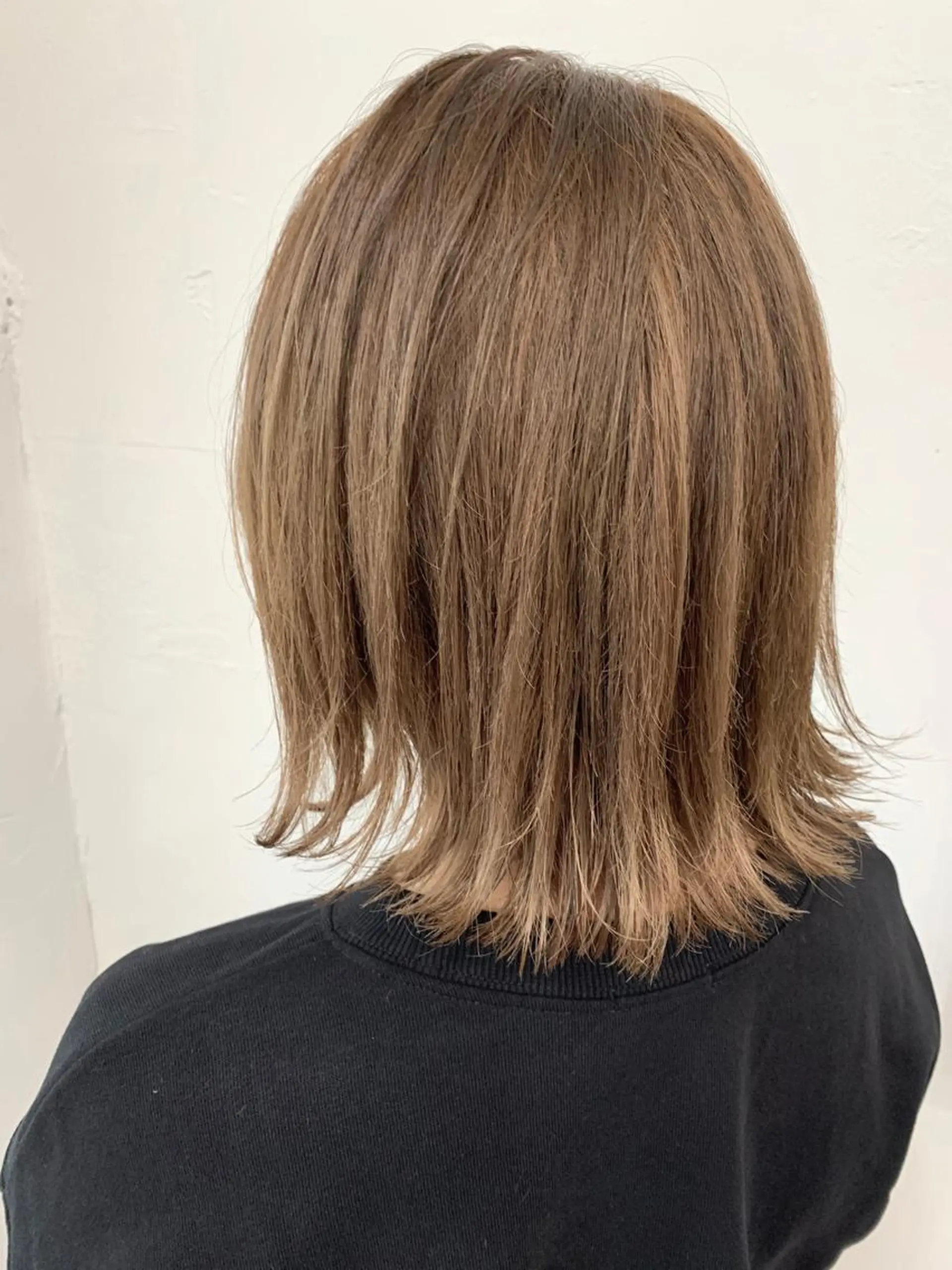 ミディアム カラー ベージュカラー ヘアカラー トリートメント chama レイヤーカットのヘアスタイル