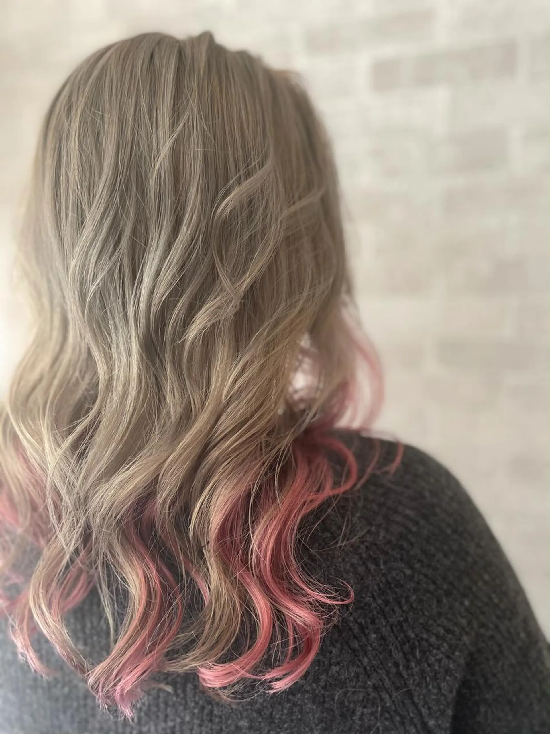 ロング カラー ヘアカラー トリートメント Well's TAIGAのヘアスタイル