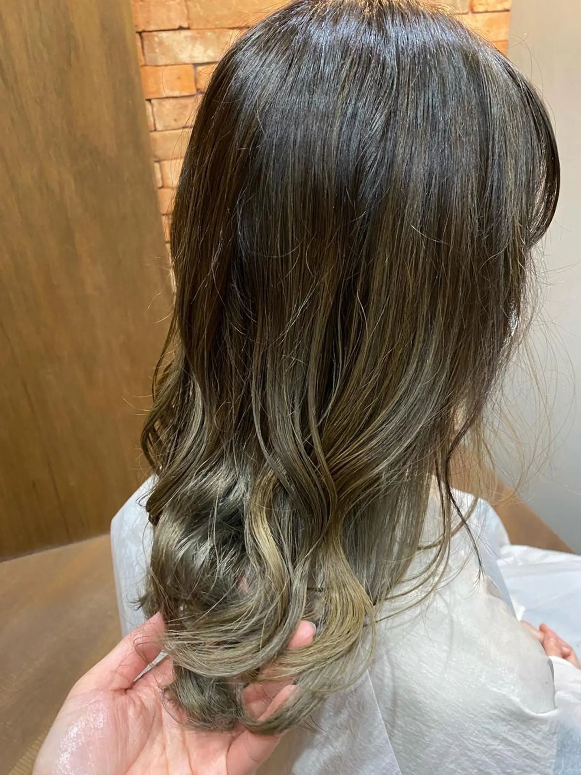 ロング レイヤーカット 艶髪・透明感カラー・ 韓国ヘア・Yuriのヘアスタイル
