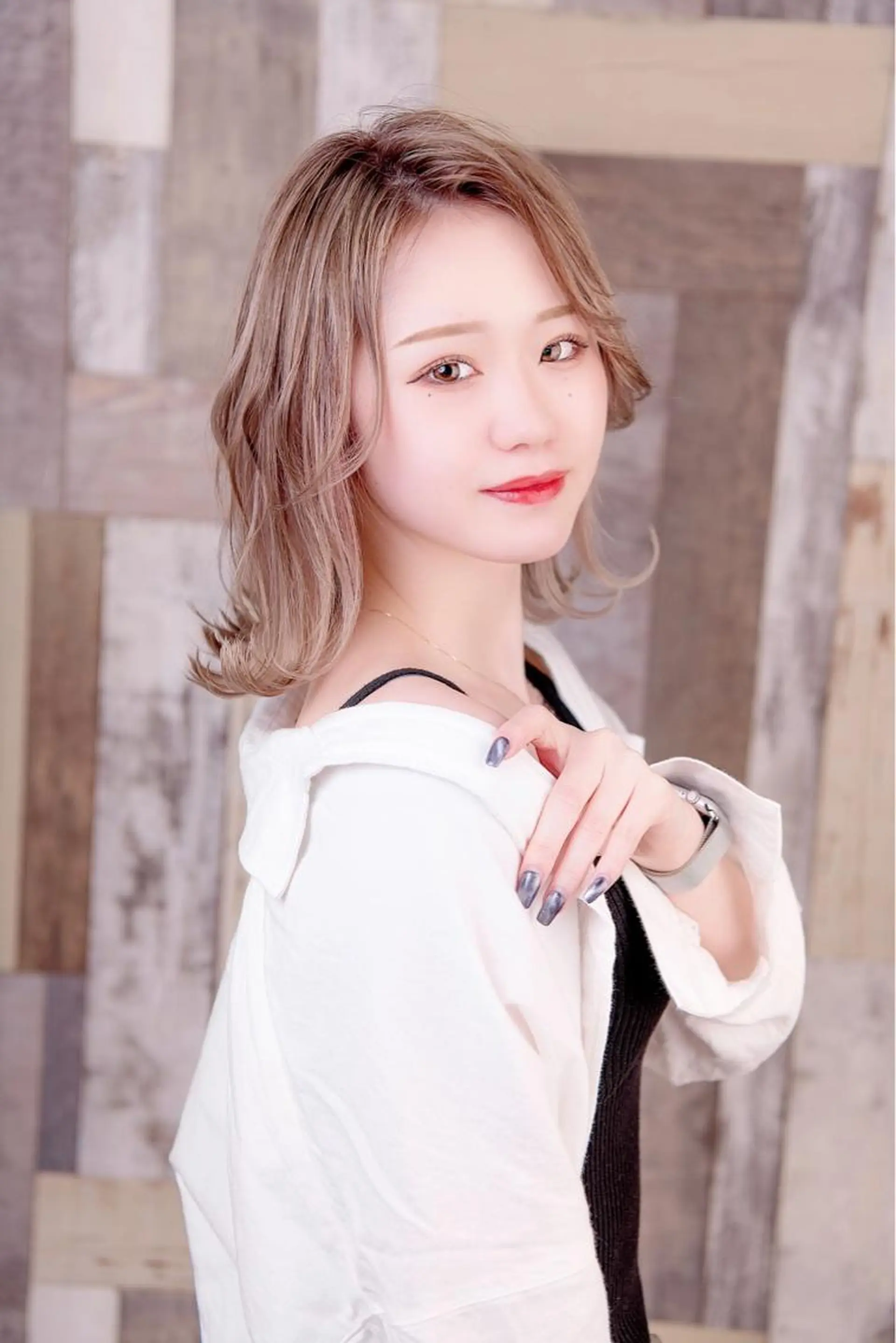 ミディアム カラー ブリーチ Aile所属・酸性ストレート／カラ ー/山下高明のヘアスタイル