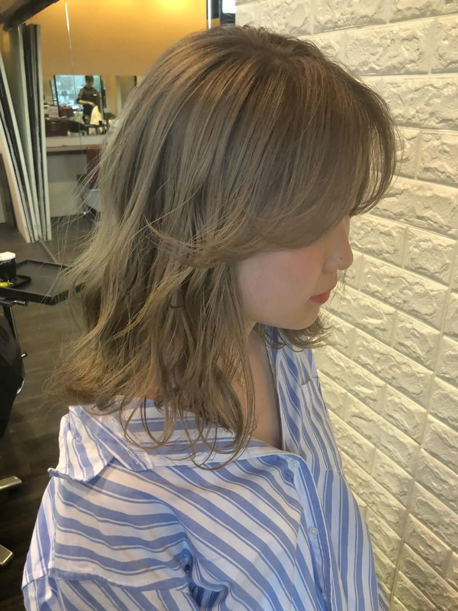 ミディアム カラー ベージュカラー ヌーディベージュ 西本 夏美のヘアスタイル
