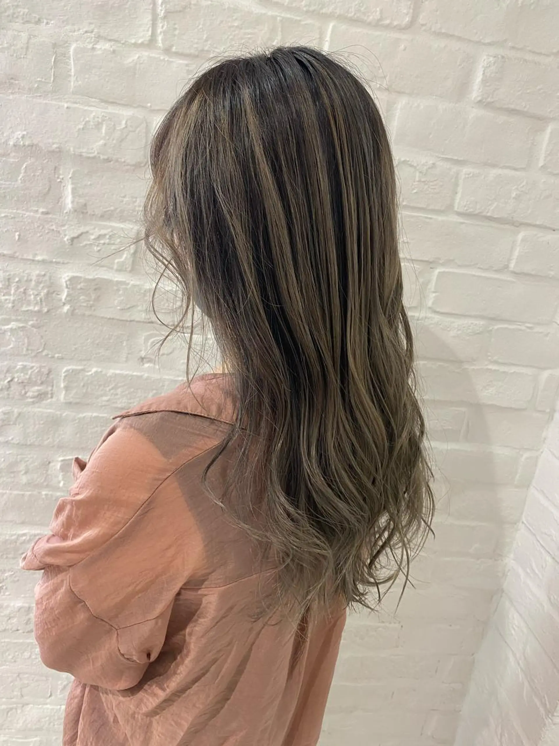 ロング ヘアカラー 🍀透明感抜群🍀/ ハイトーンカラーのヘアスタイル