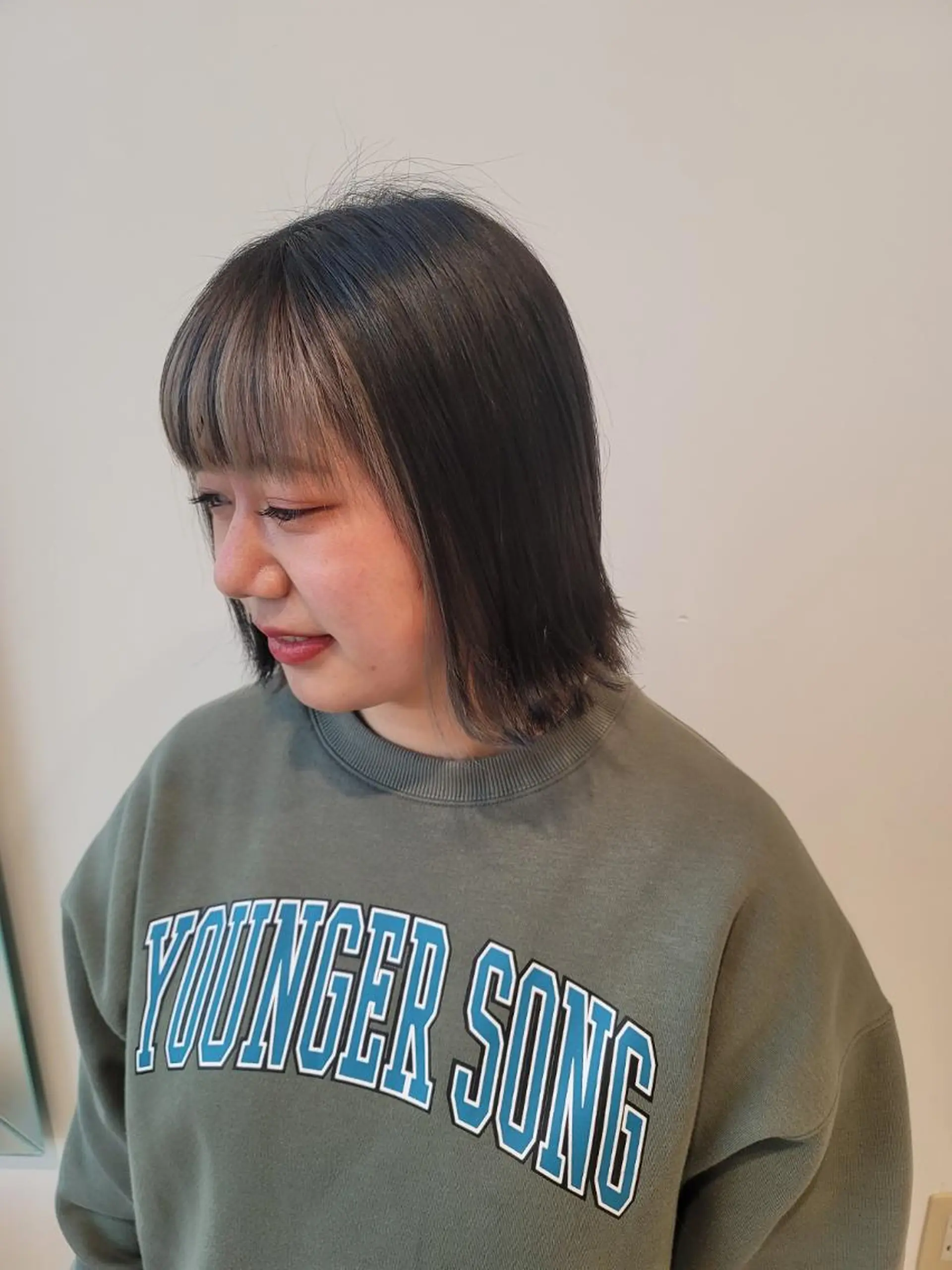 ミディアム カラー ミストバング 黒髪 ブルーカラー ブルーブラック  フェイスフレーミング カット ヘアカラー 鈴木 翠のヘアスタイル