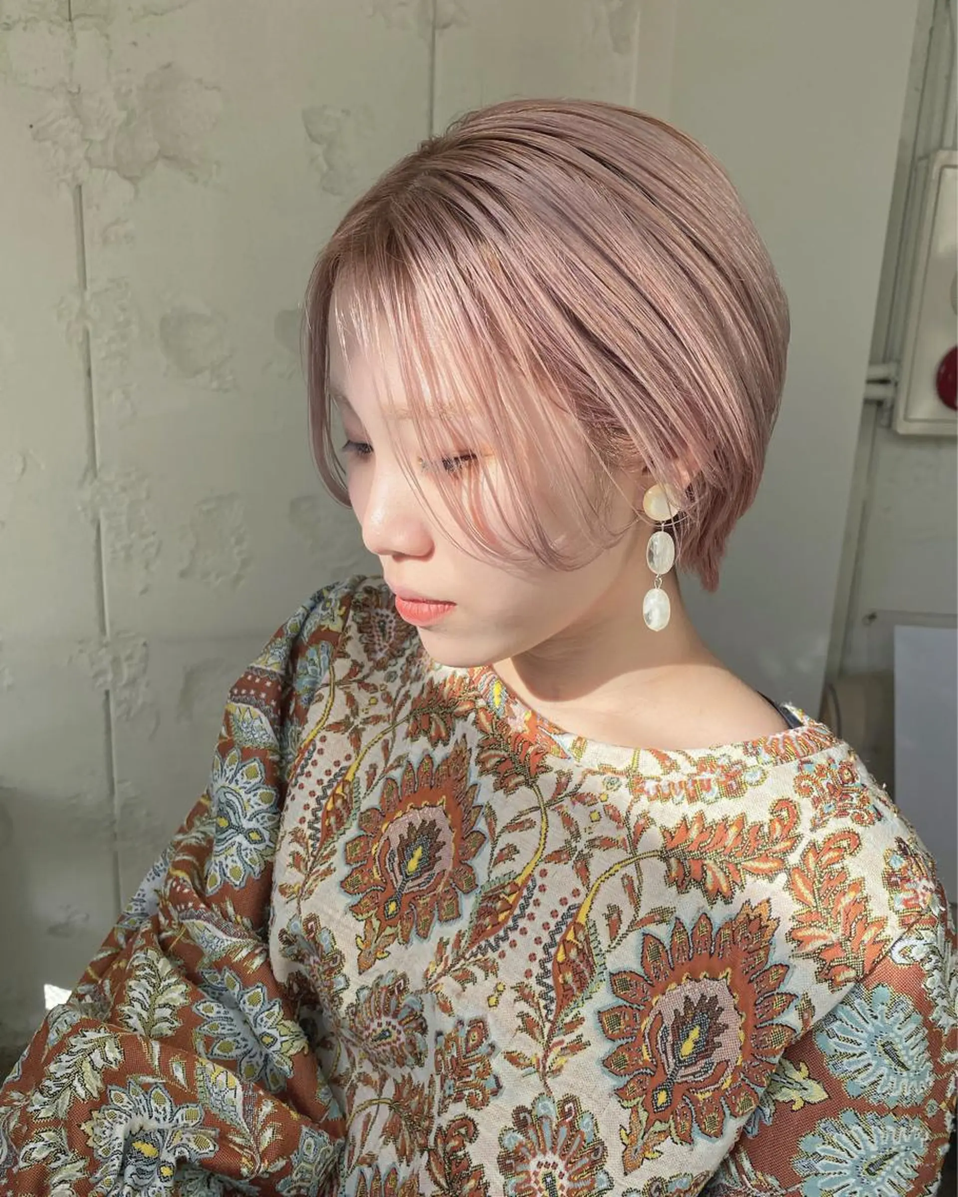 ショート カラー カット ヘアカラー トリートメント ハイトーン🦢 Natsumiのヘアスタイル