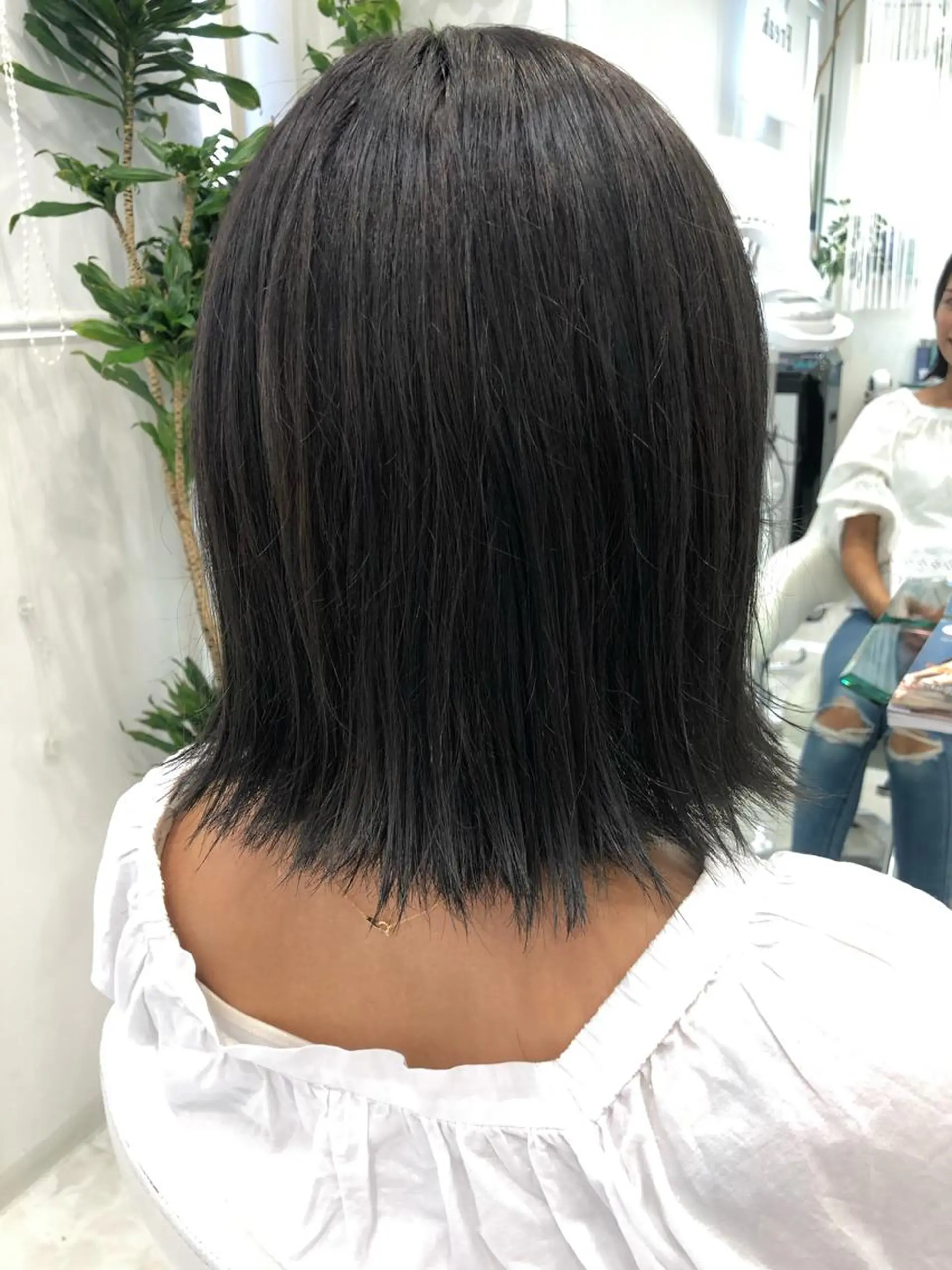 ミディアム カラー ダークグレー ダークグレージュ グレージュ 外ハネヘア hair Freak所属・佐藤 祥太のヘアスタイル