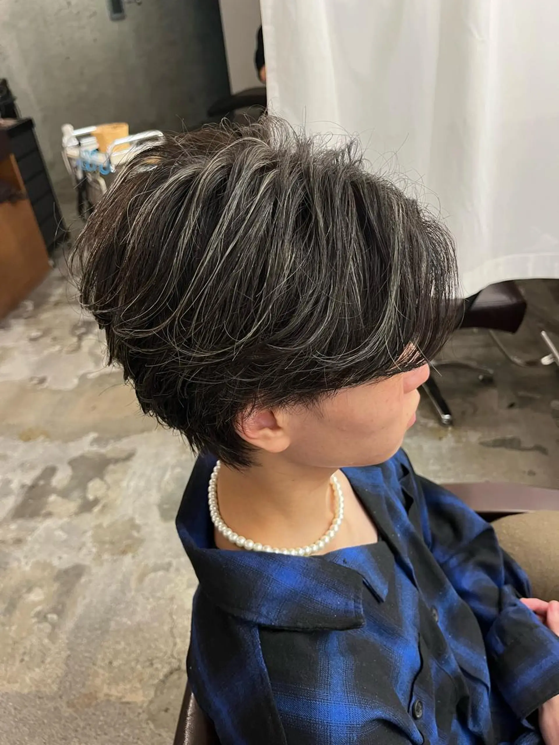 カラー メンズ メンズハイライト ハイライトカラー シルバー ヘアカラー FUJINO RYOのヘアスタイル