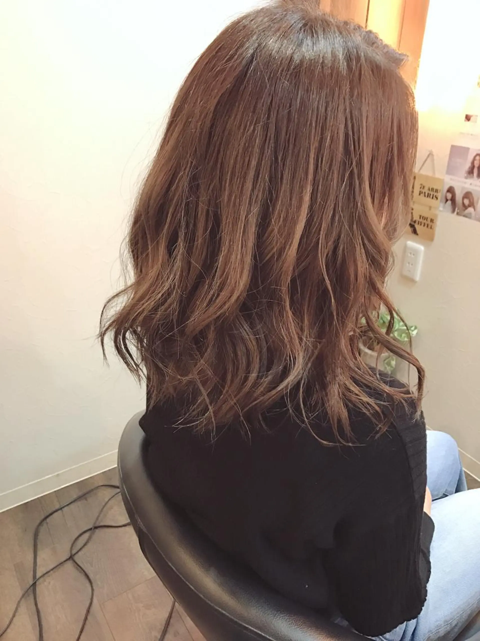 ミディアム カット ヘアカラー トモタニ ミオのヘアスタイル