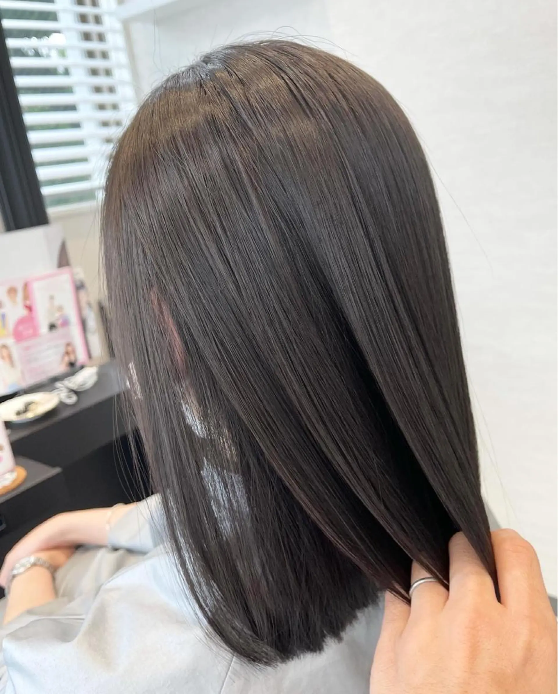 セミロング PERFECTION【パーフェクション】所属・N ミジーのヘアスタイル