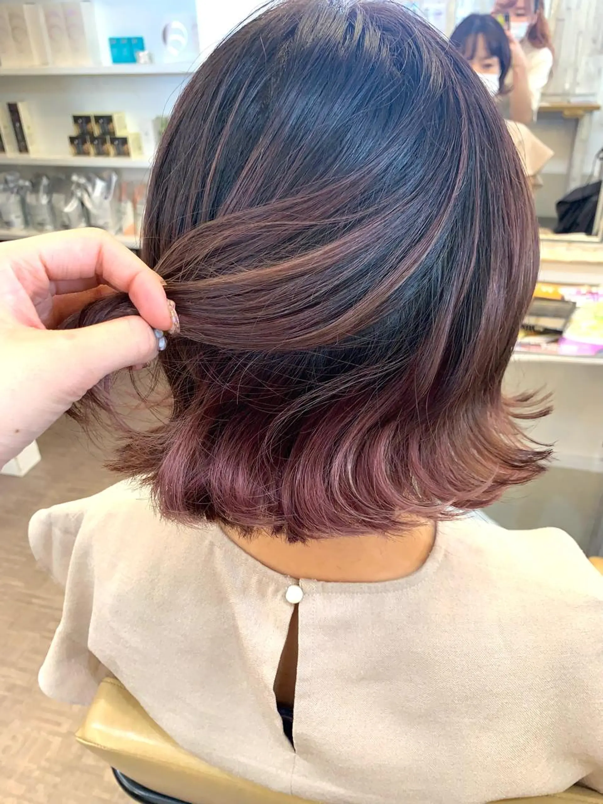カラー カシス ピンクカラー 伊藤 由妃乃のヘアスタイル