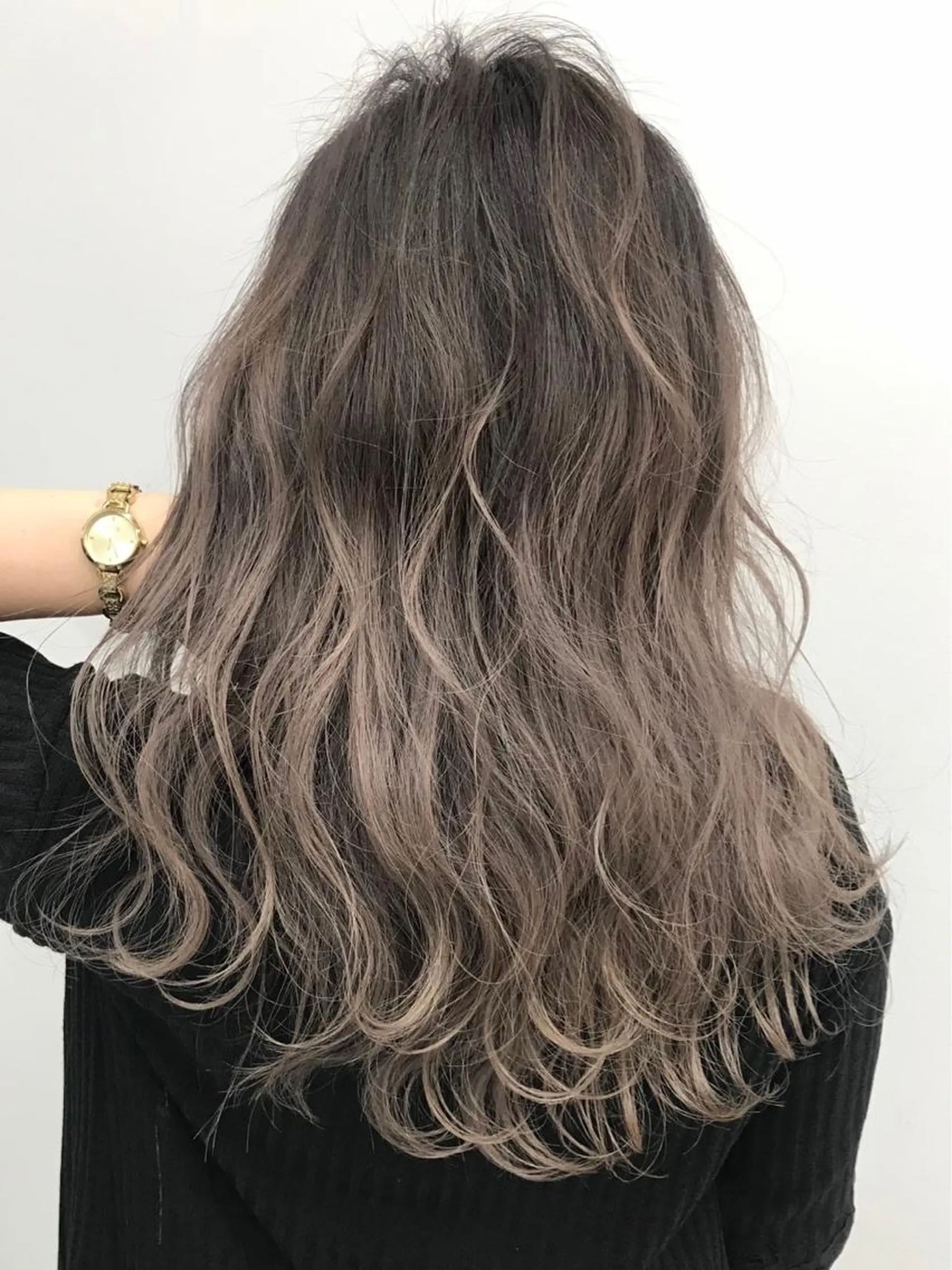 セミロング カラー バレイヤージュ レイヤーカット 🦄インナーカラー 🦄貫井彩花のヘアスタイル