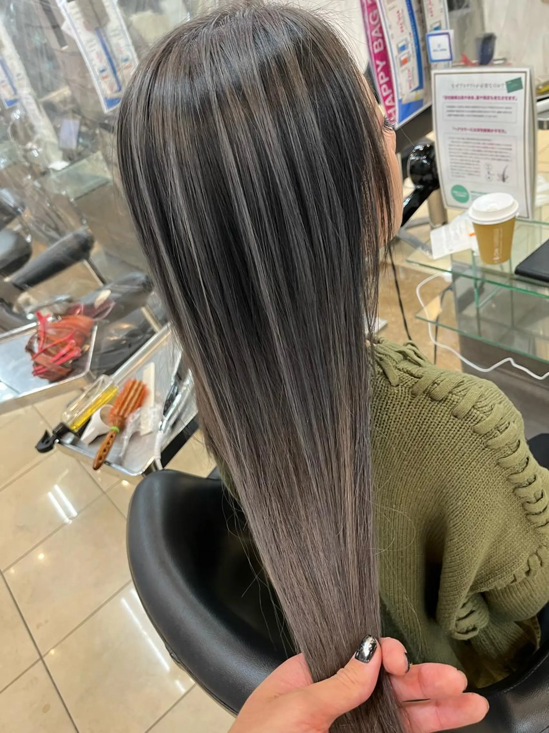 セミロング ヘアカラー トリートメント GISELAジゼラ所属・手塚 亮汰のヘアスタイル