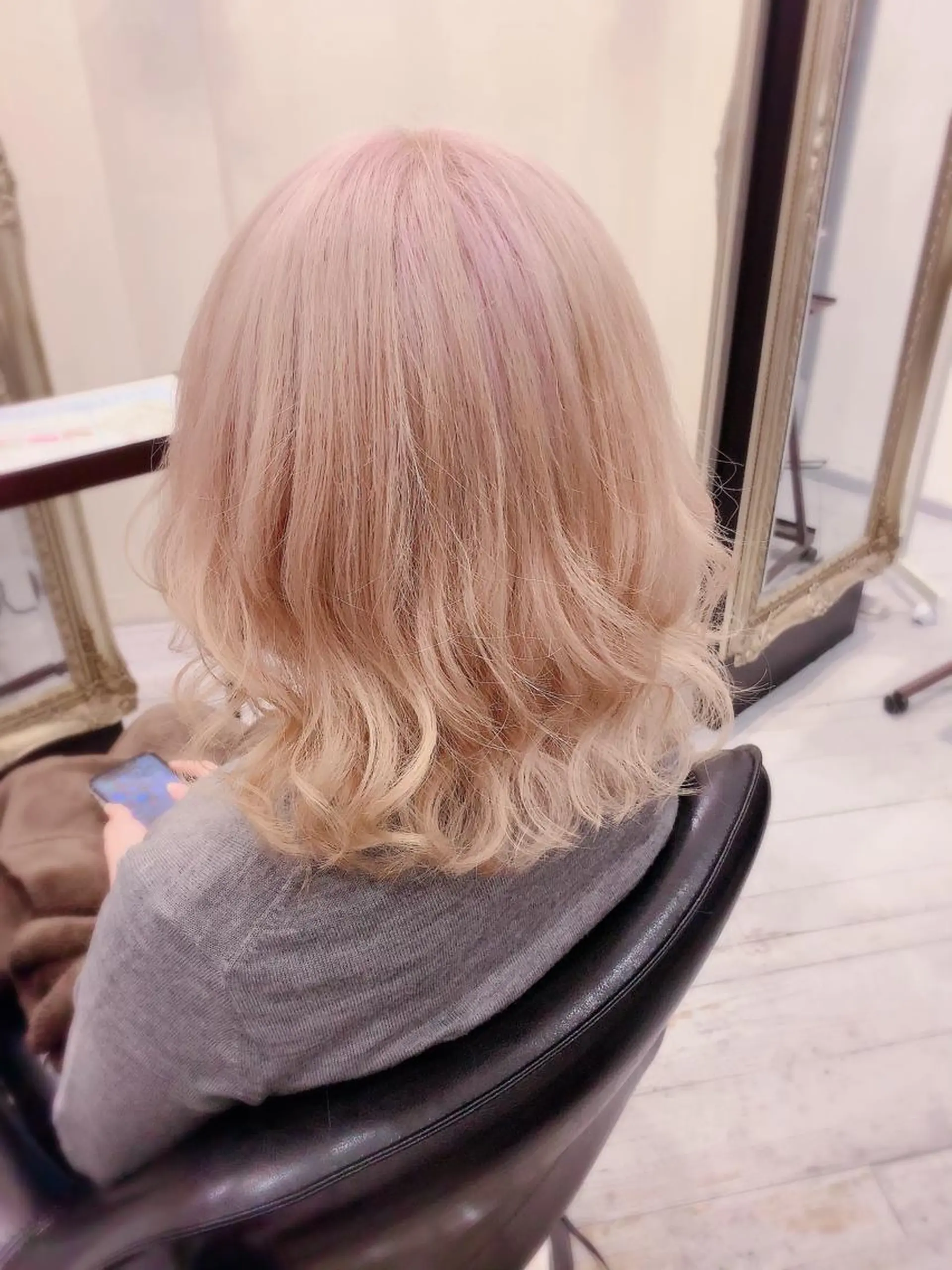 ショート カラー ベージュカラー ブリーチ ホワイトベージュ カット ヘアカラー トリートメント 🍀Moda by Grande🍀のヘアスタイル