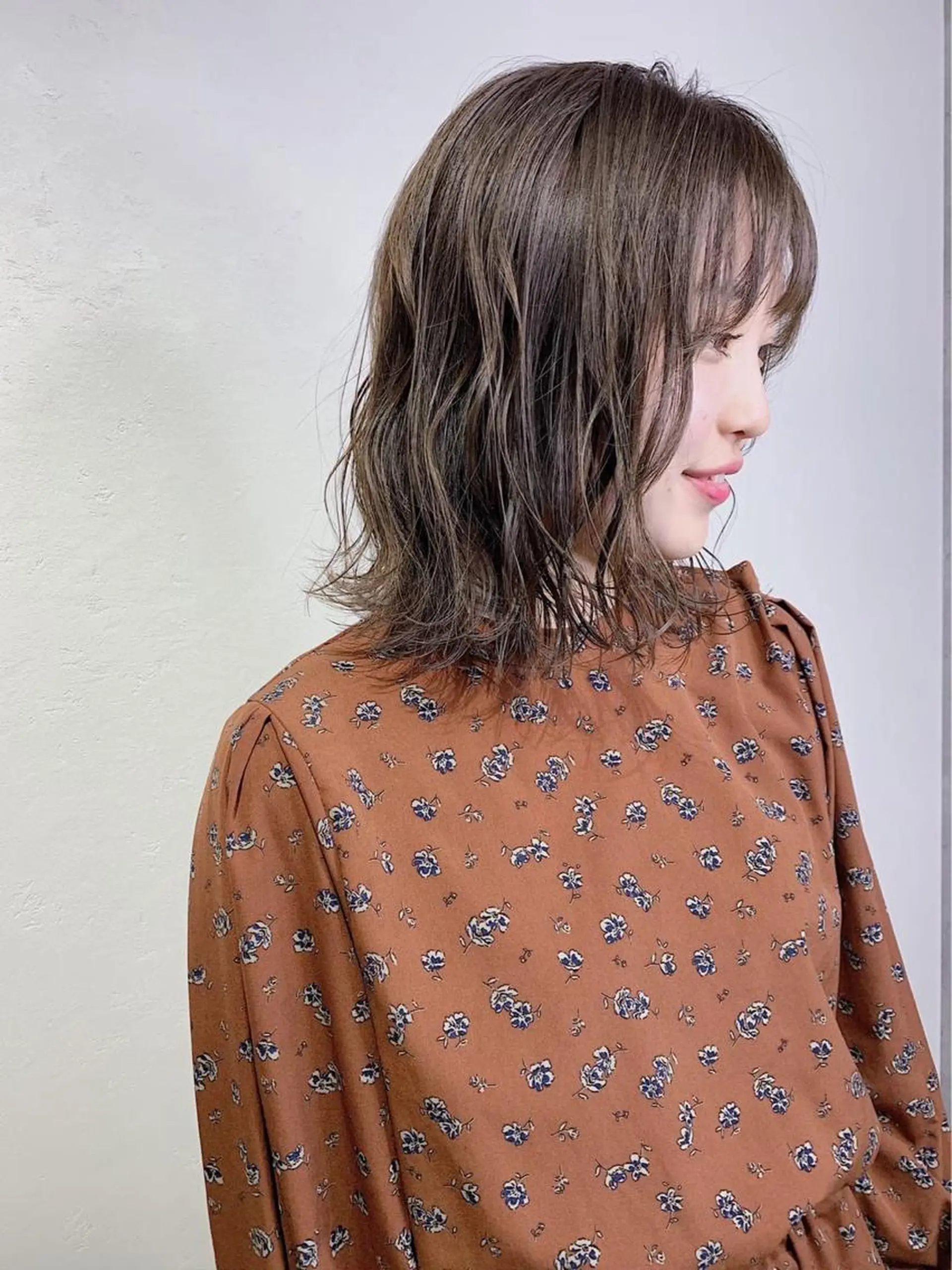 セミロング カラー _WHITE 高槻のヘアスタイル