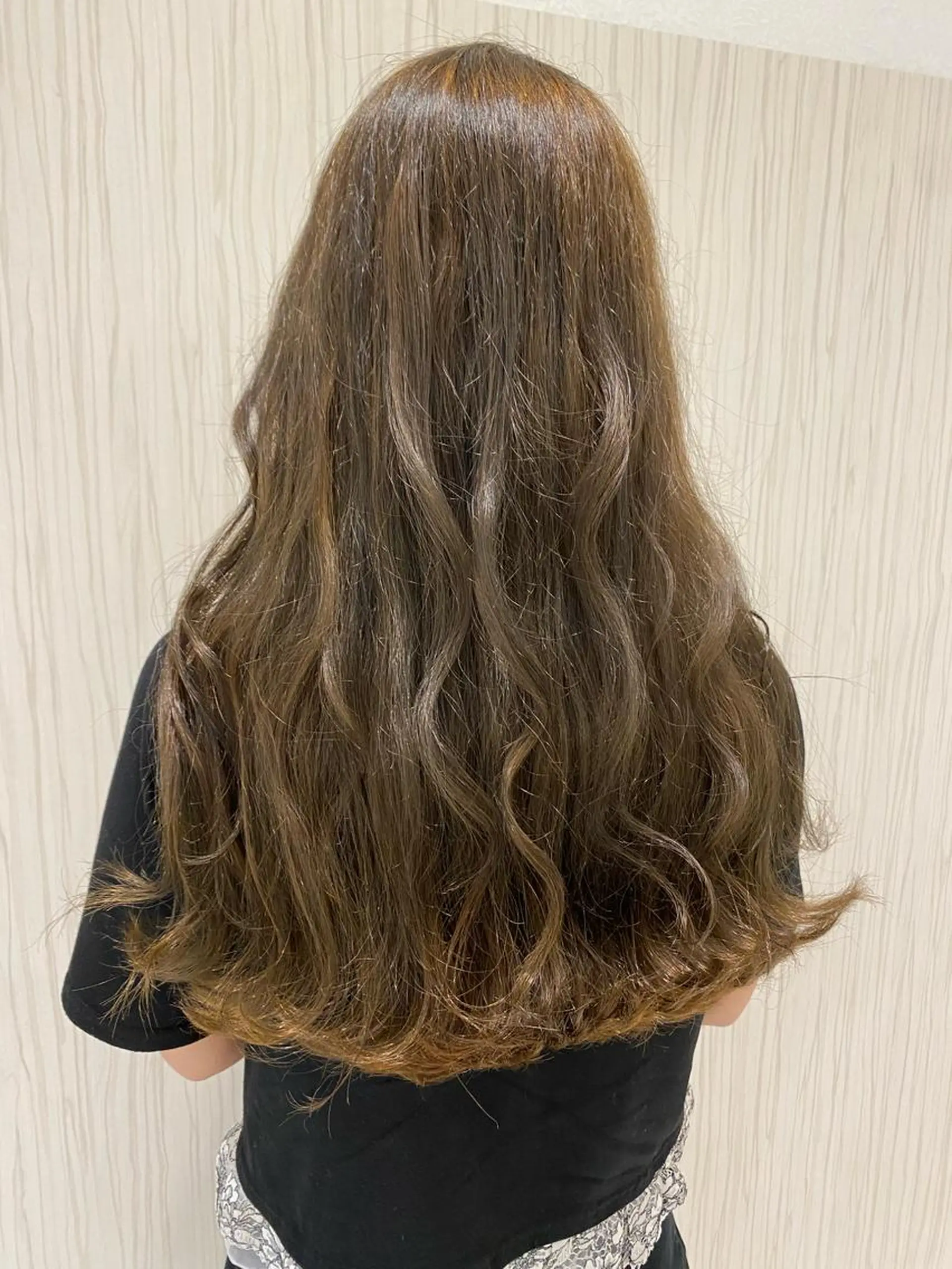 ロング カラー ヘアアレンジ ベージュカラー ブリーチ 🥀暖色韓国ヘア💕 保科侑花のヘアスタイル