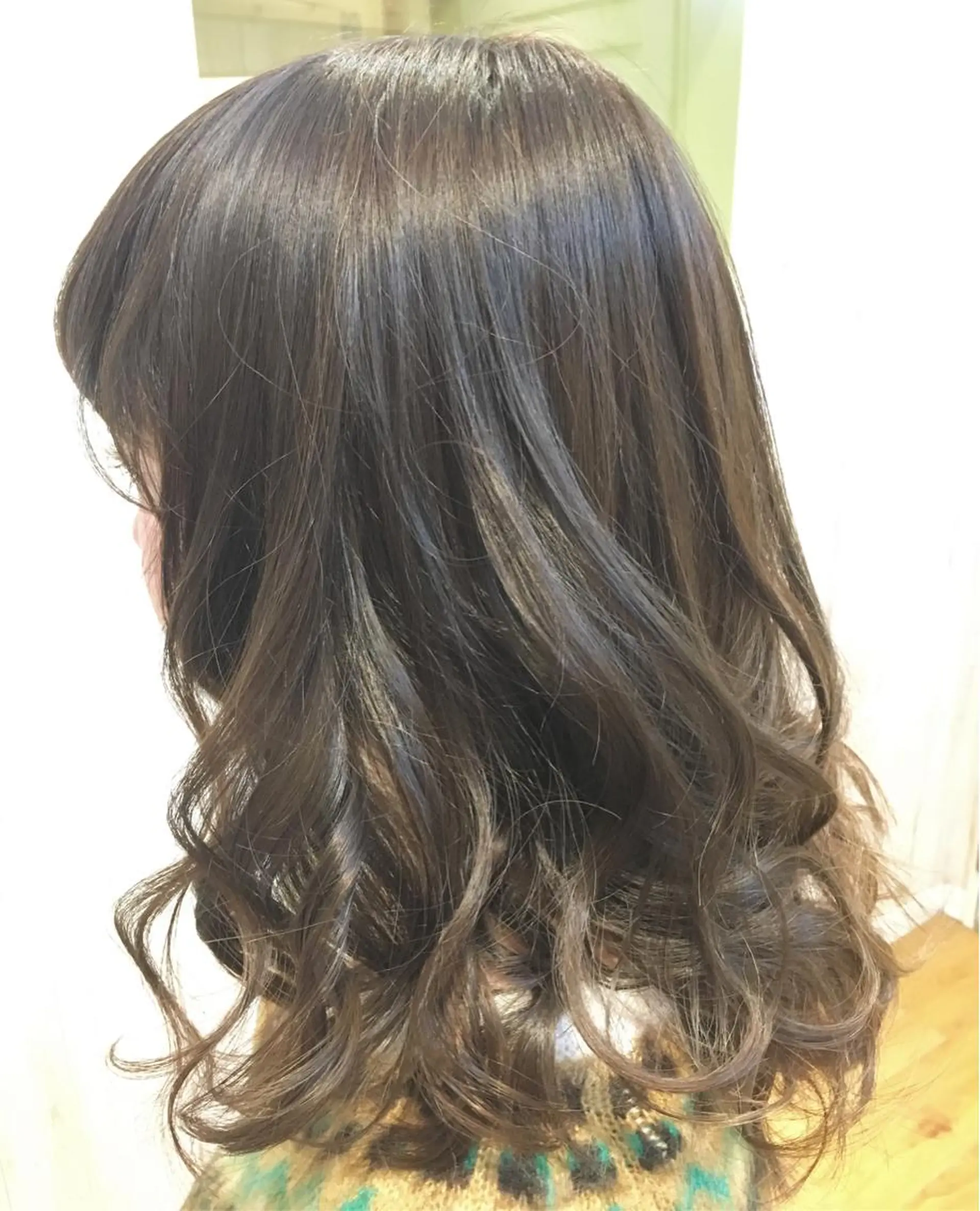 カラー グレージュ ハイライトカラー イルミナカラー 松田 和樹のヘアスタイル