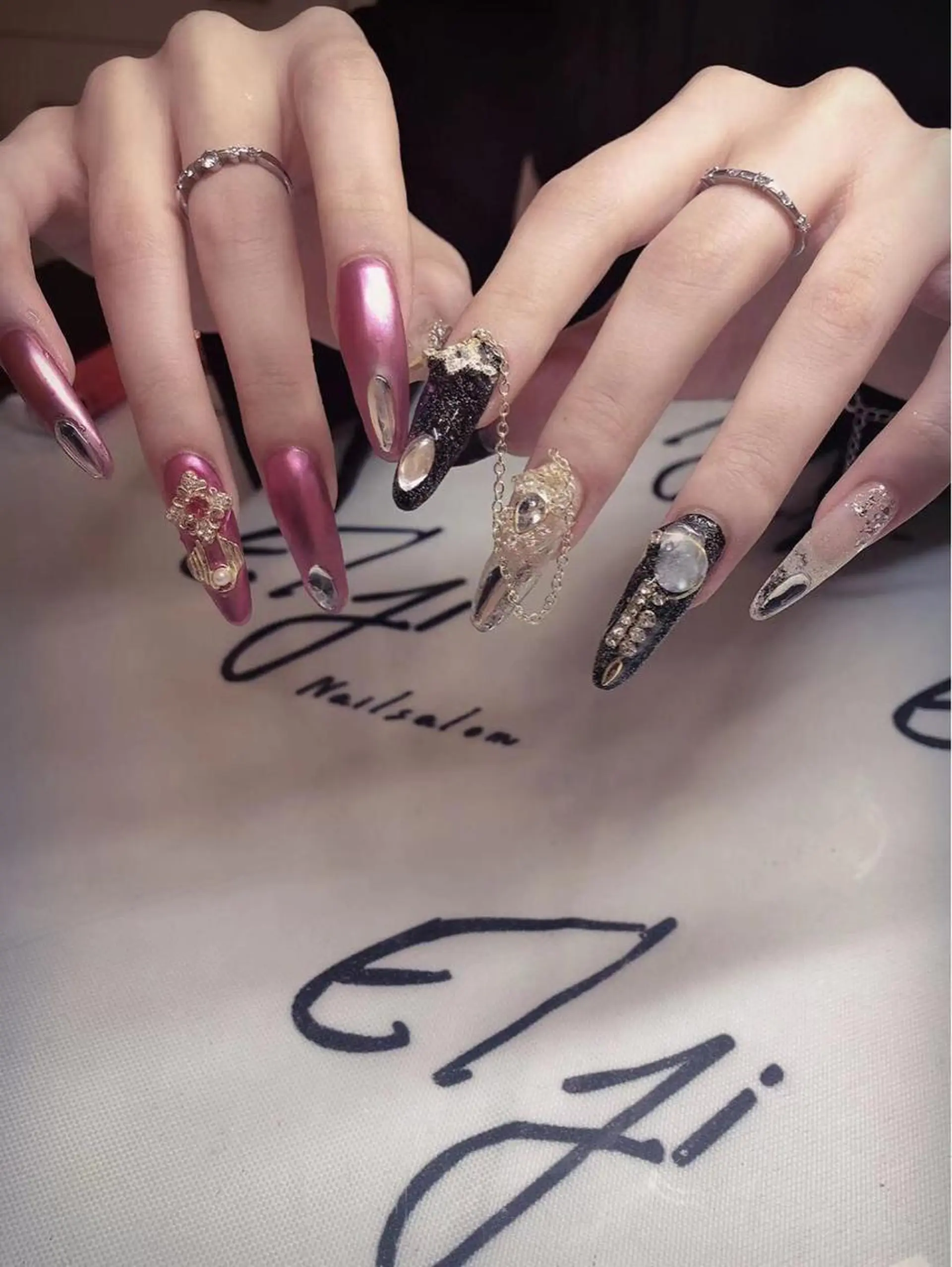 ネイル 🖤スカルプ R🖤のネイルデザイン