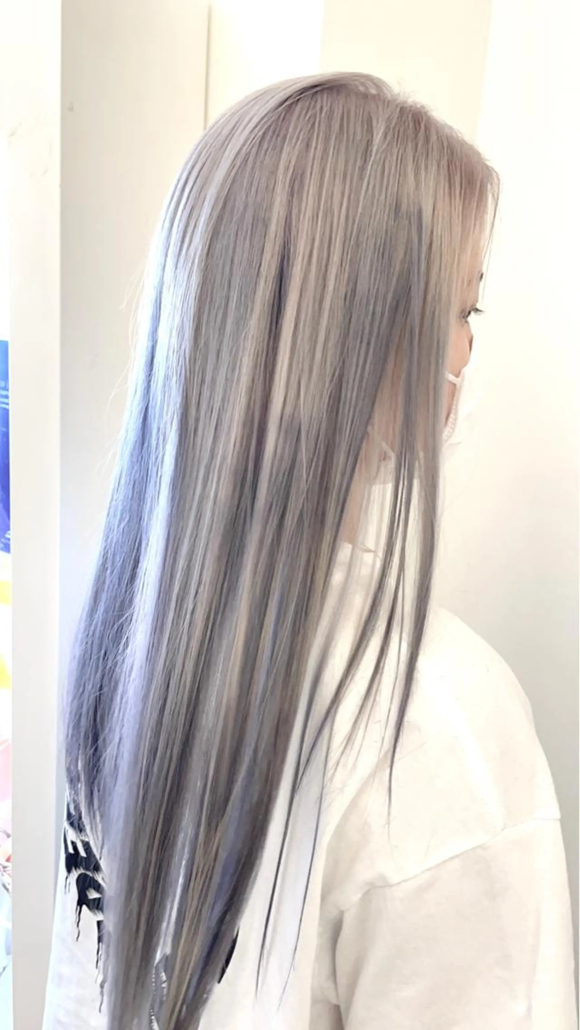 ロング カラー シルバー ホワイトシルバー カット ヘアカラー トリートメント ダメージレスブリーチ HIROSHIのヘアスタイル