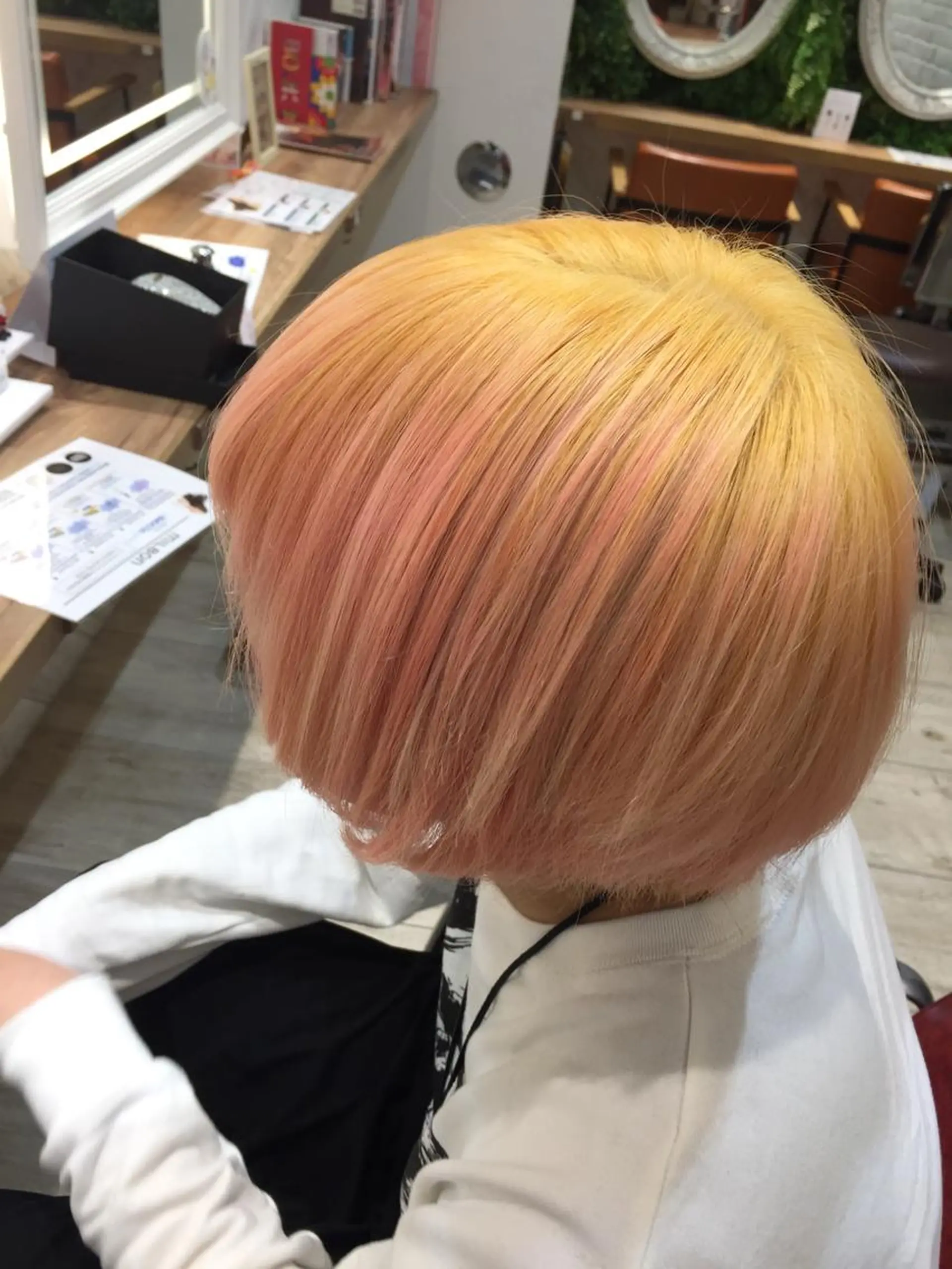 ショート カラー グラデーションカラー ピンクカラー イエローカラー 吉岡 三四朗のヘアスタイル