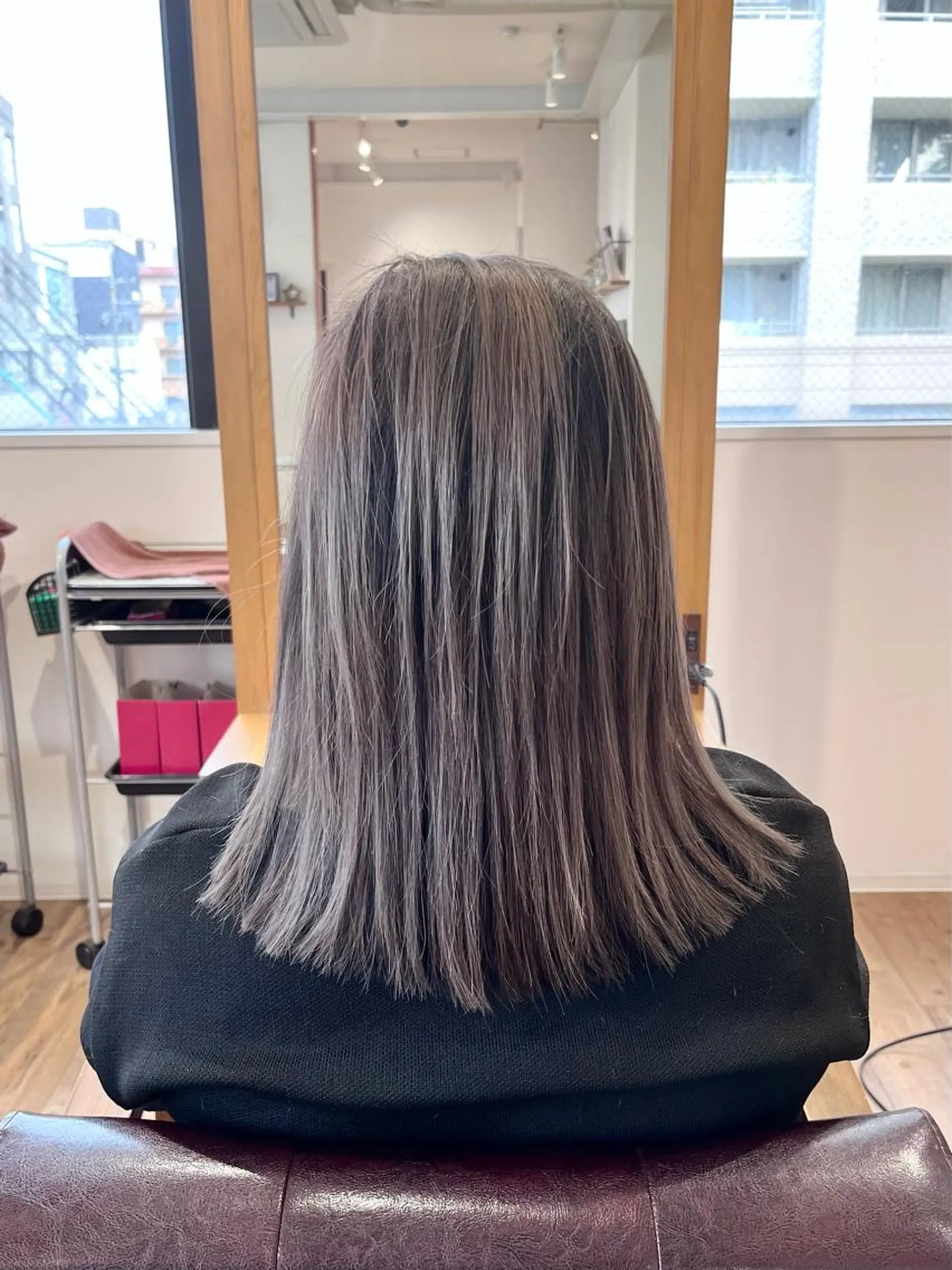 ミディアム カラー バレイヤージュ ブリーチ グレージュ レイヤーカット トリートメント ヘアカラー KIZU 髪質改善 オカルト怪談のヘアスタイル