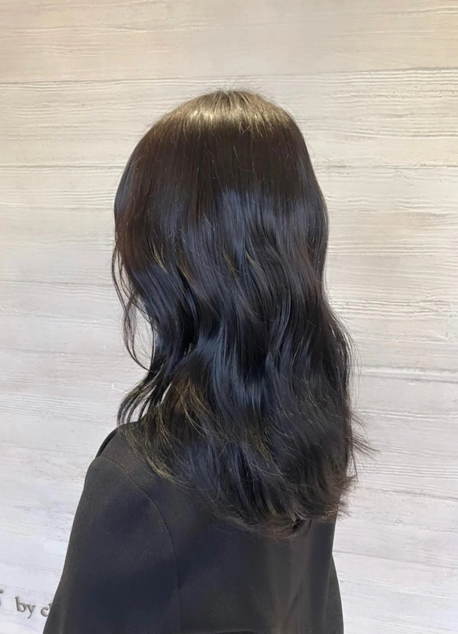 ロング カラー サキ🤍ハイトーン 🩰くびれ巻きヘアのヘアスタイル