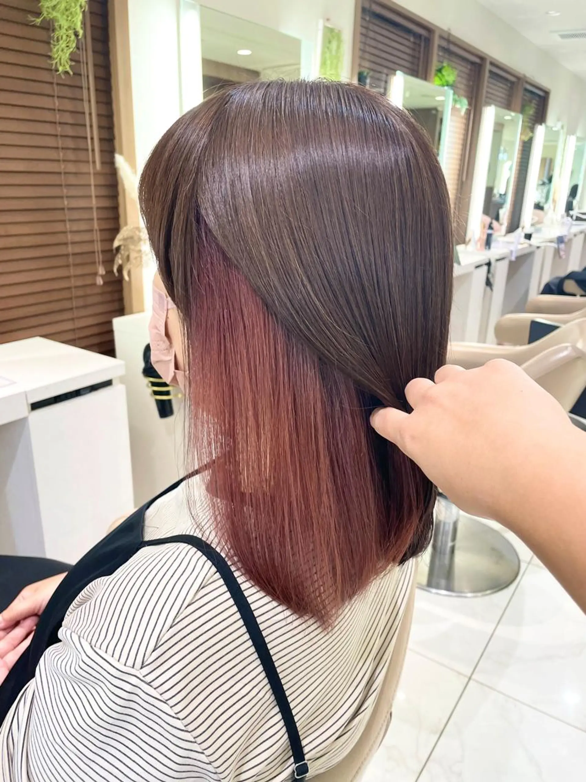 ミディアム カラー ベージュカラー ブラウンカラー インナーカラー ピンクカラー ピンクベージュ ＡＳＨ 大宮のヘアスタイル