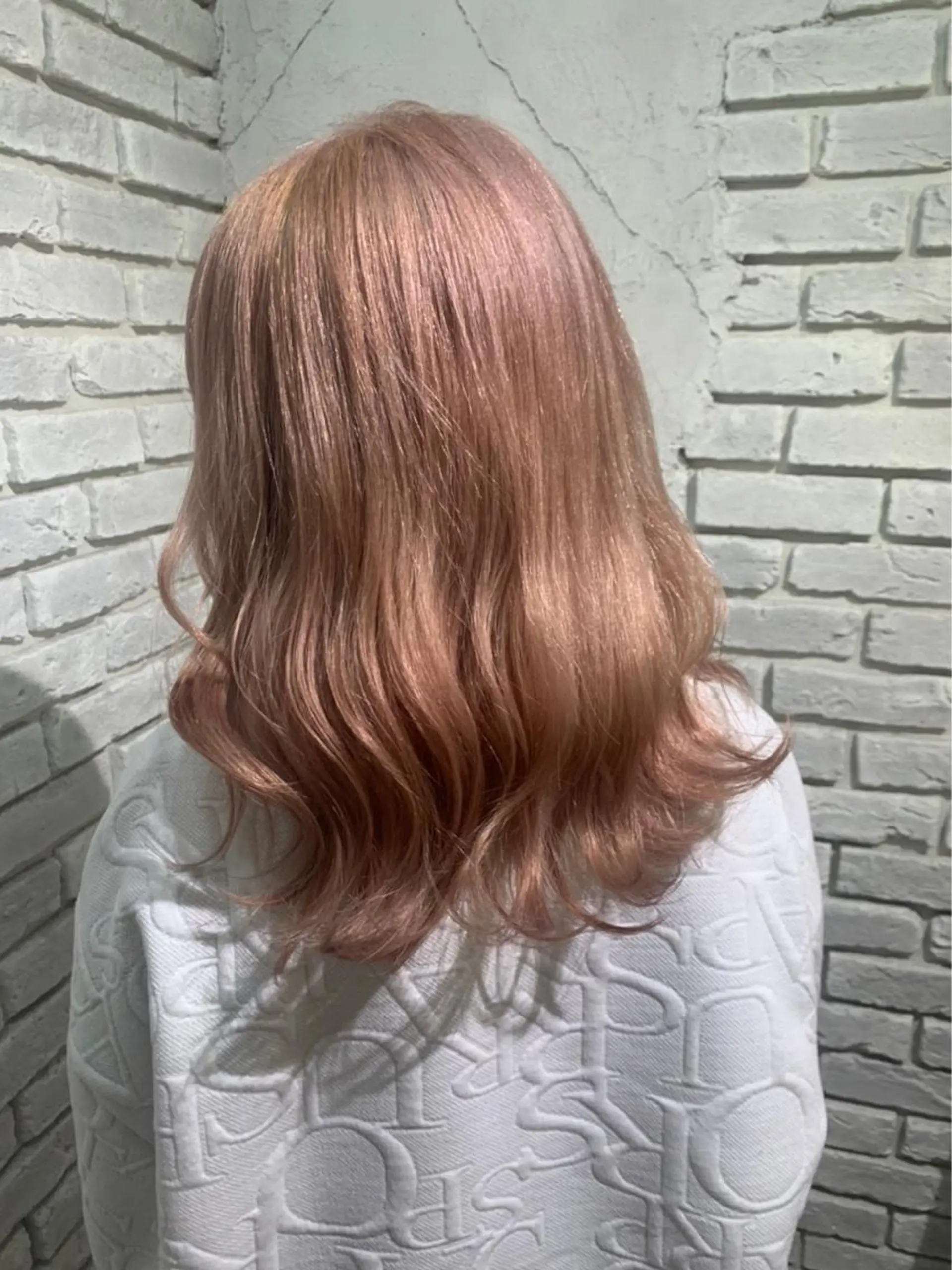 セミロング カラー ベージュカラー ブロンド ピンクカラー ピンクベージュ カット ブリーチ特化 ハイトーンRYOYAのヘアスタイル