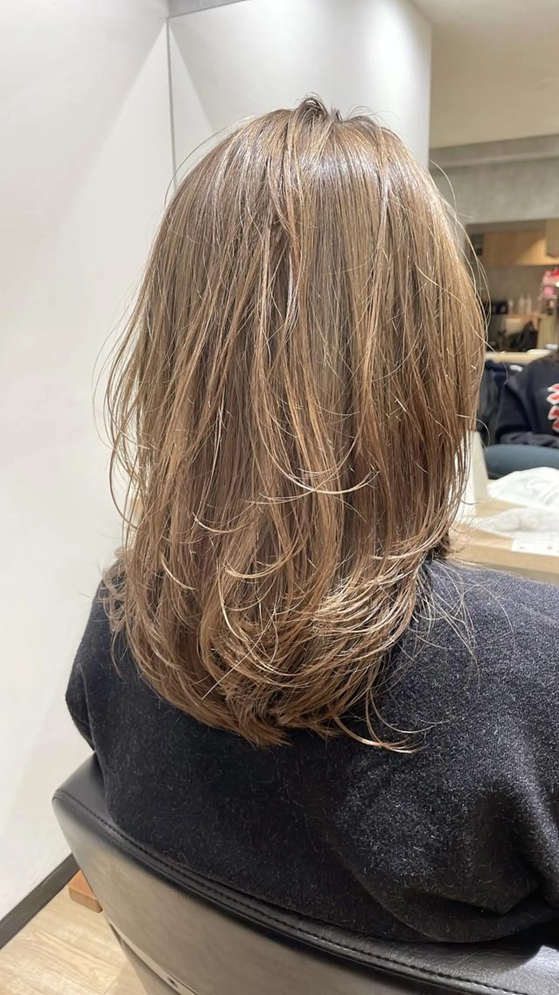 セミロング カラー エンドウ　ミノリ🤎 /半個室/レイヤーのヘアスタイル