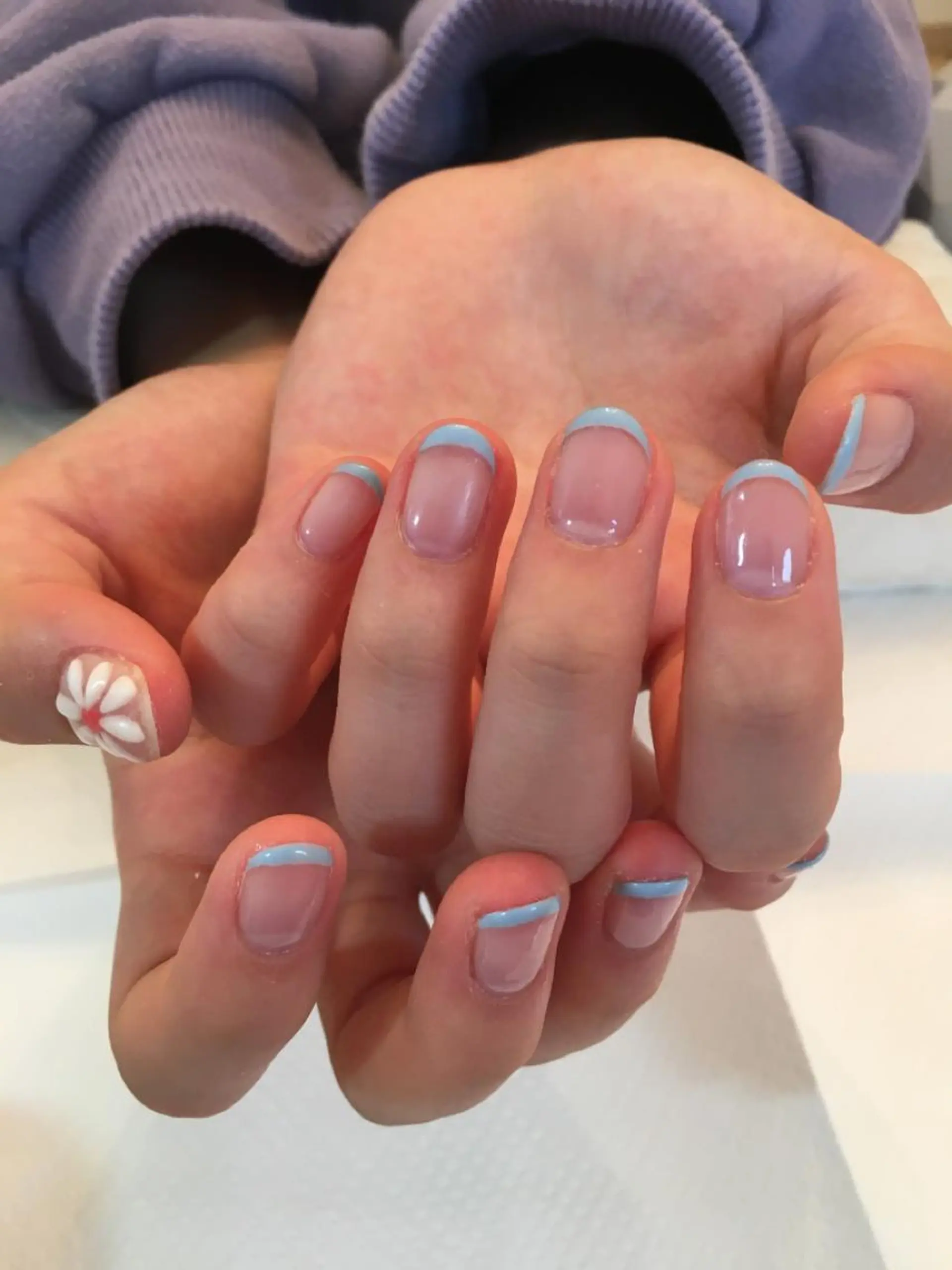 ネイル フレンチネイル 水色 ネイルサロン ショコラのネイルデザイン