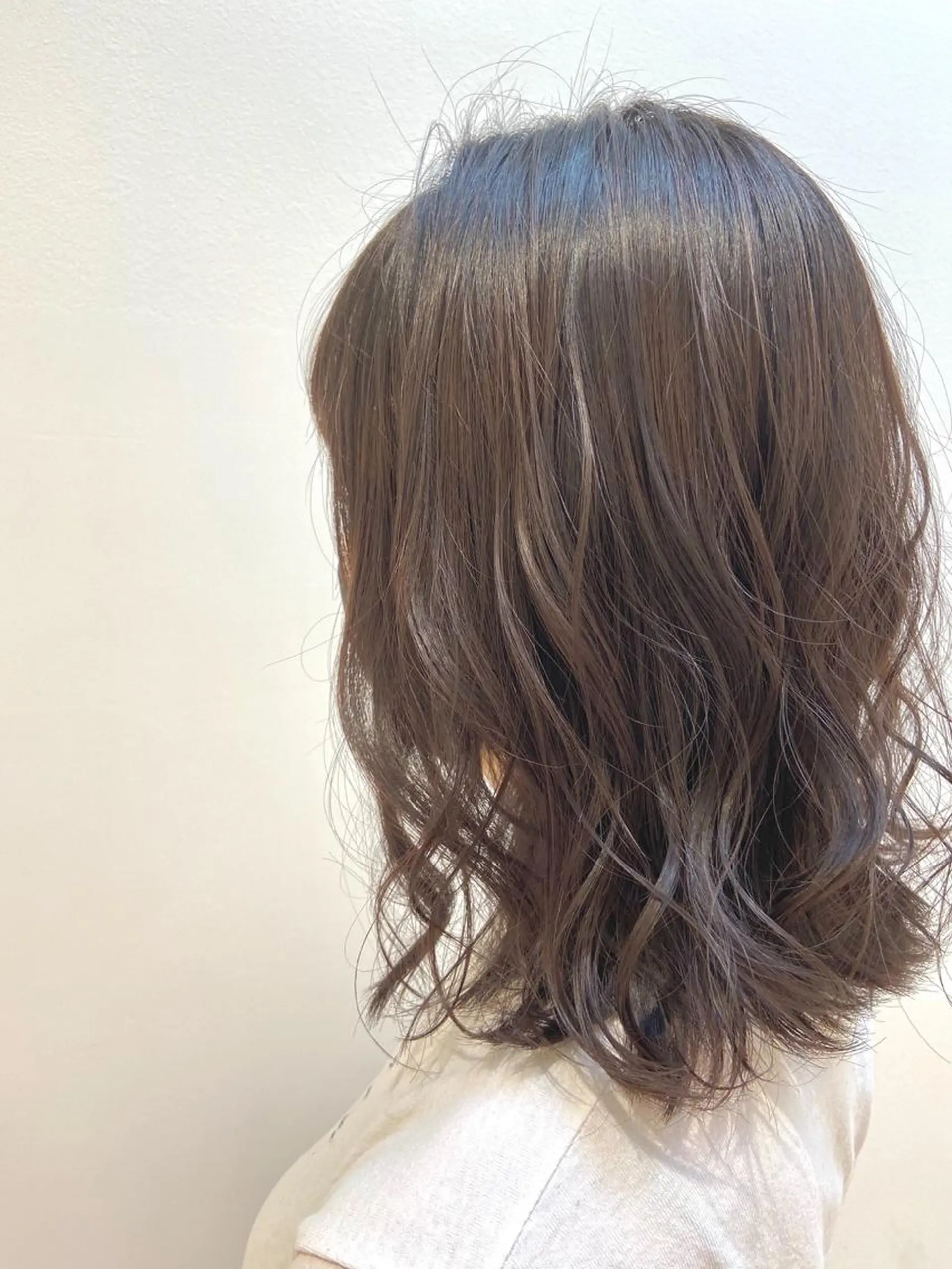 セミロング loca by tree所属・うる艶暖色カラー HARUNAのヘアスタイル