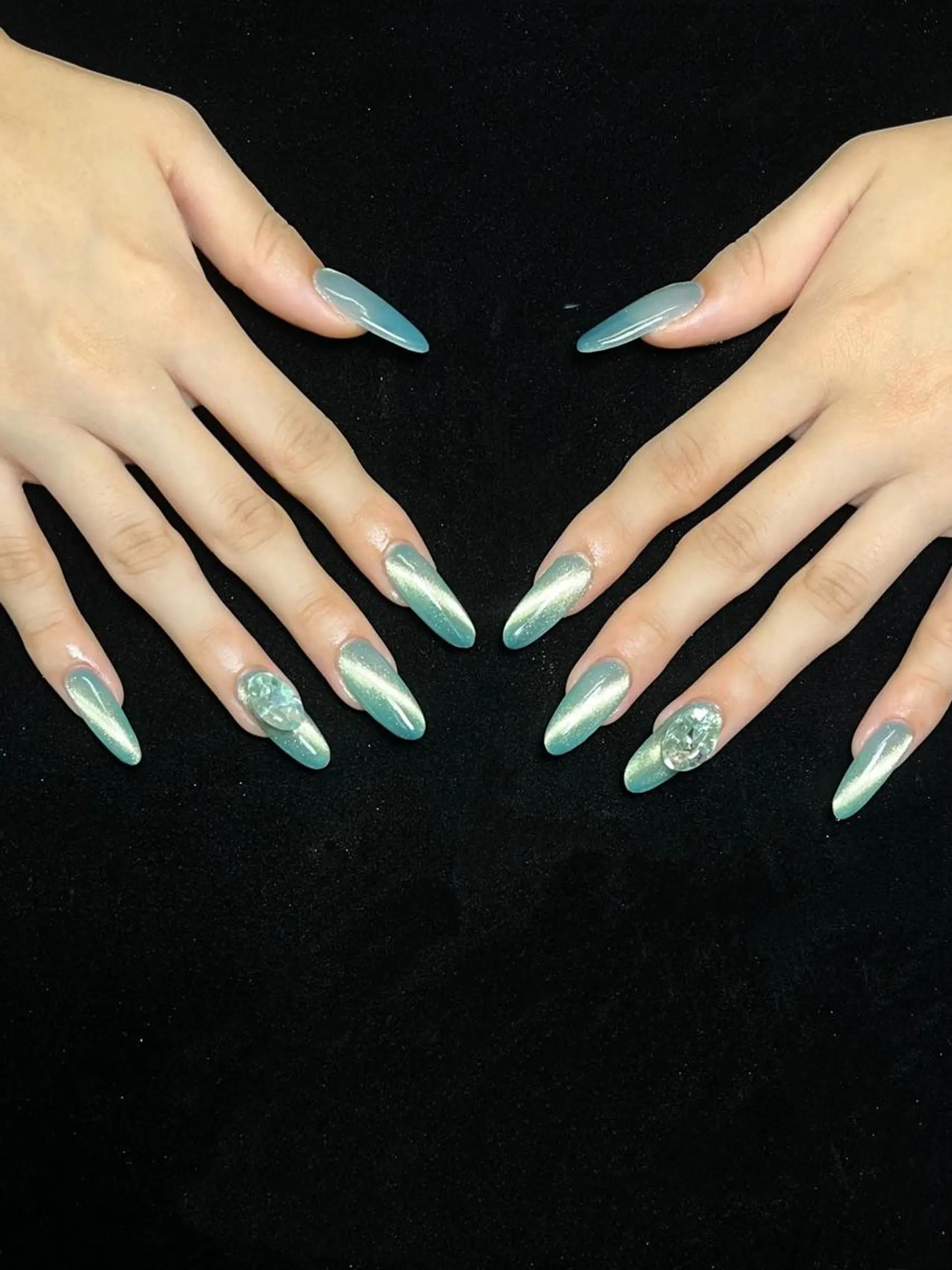 ネイル ハンドネイル ongles chicのネイルデザイン