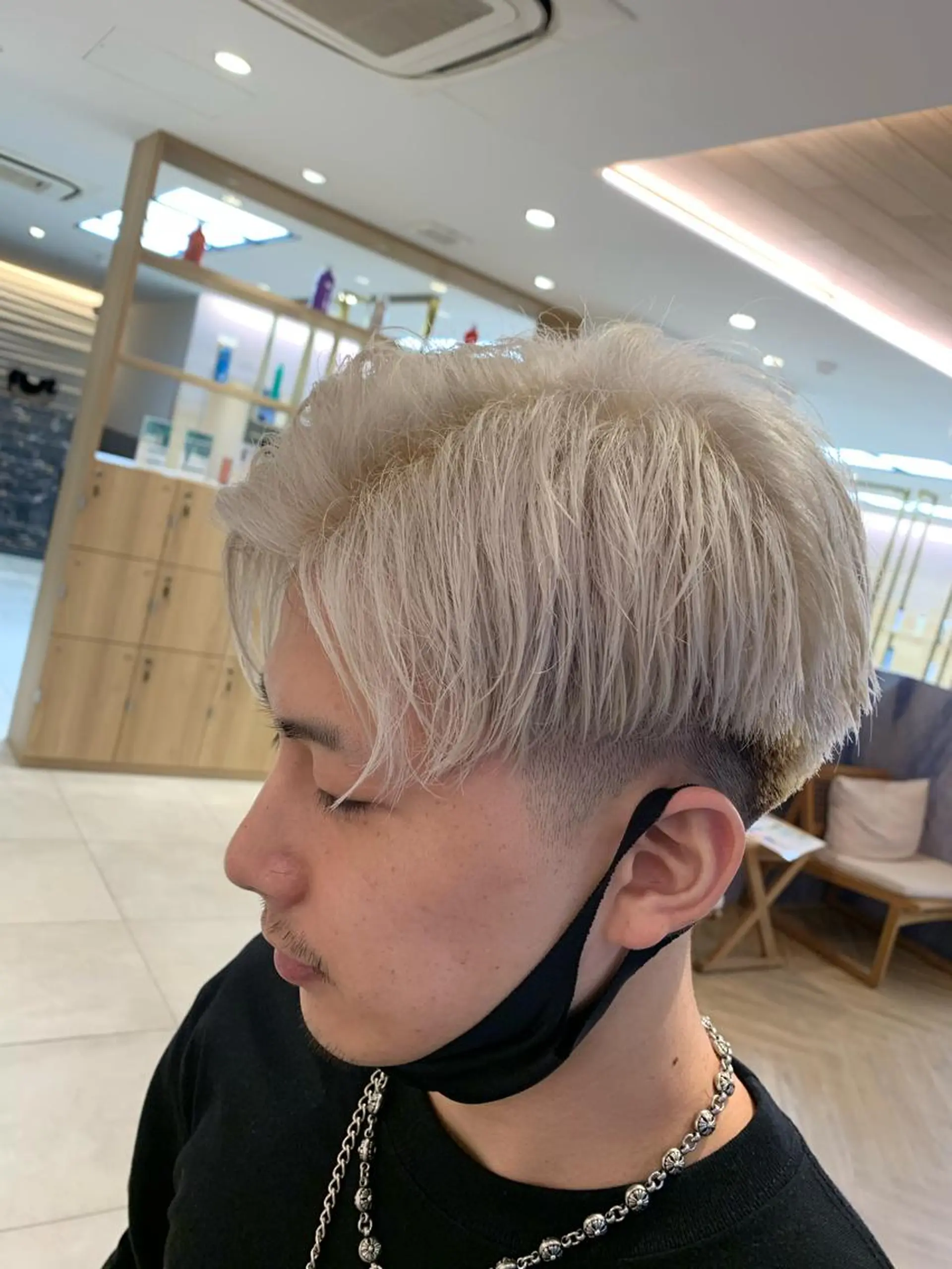 カラー パーマ メンズ メンズブリーチ ブリーチ ブロンド ケアブリーチ ヘアカラー L PLACE所属・L PLACE 丸山一希のヘアスタイル