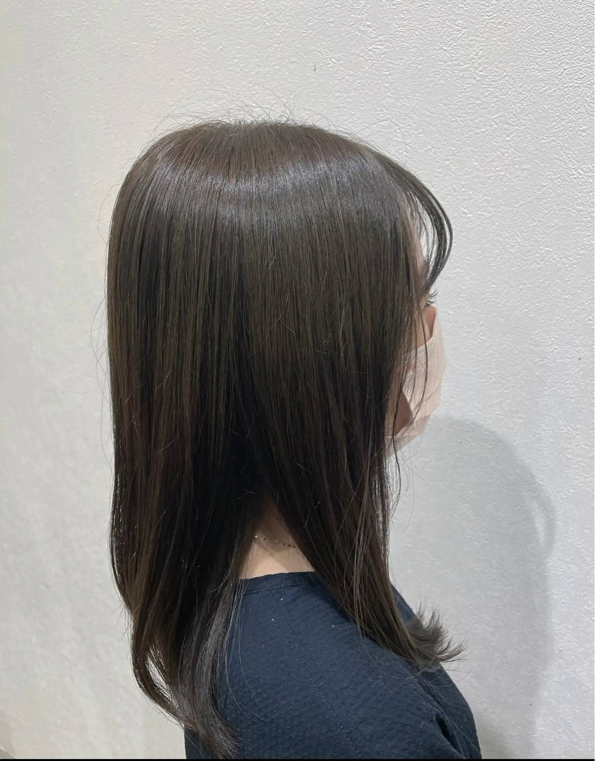 セミロング カラー ベージュカラー オリーブベージュ キルンサンピアン所属・ナチュラルカラー 児玉優香のヘアスタイル