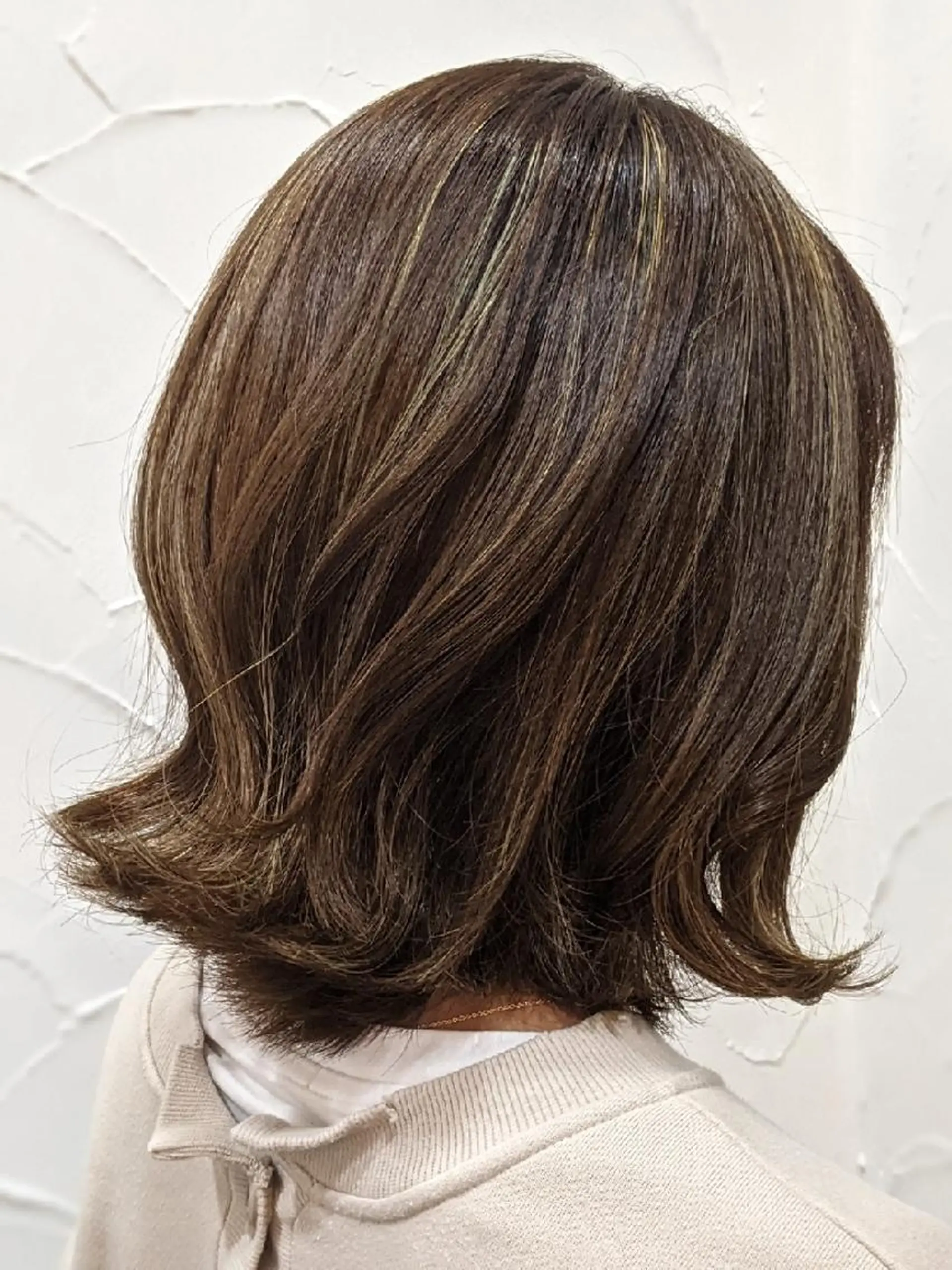 ミディアム ハイライト ヘアカラー トリートメント ヘッドスパ 髪質改善アンブリーチ 店長みやけななのヘアスタイル