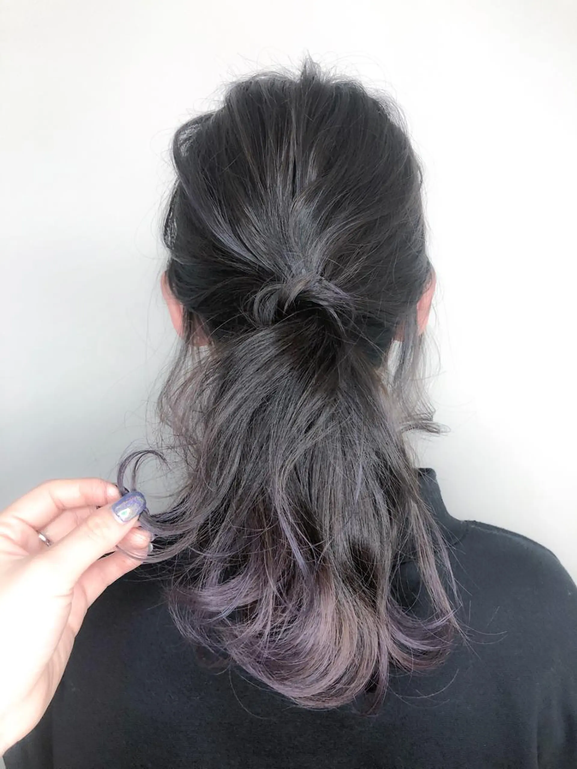 ロング パープルカラー a .のヘアスタイル