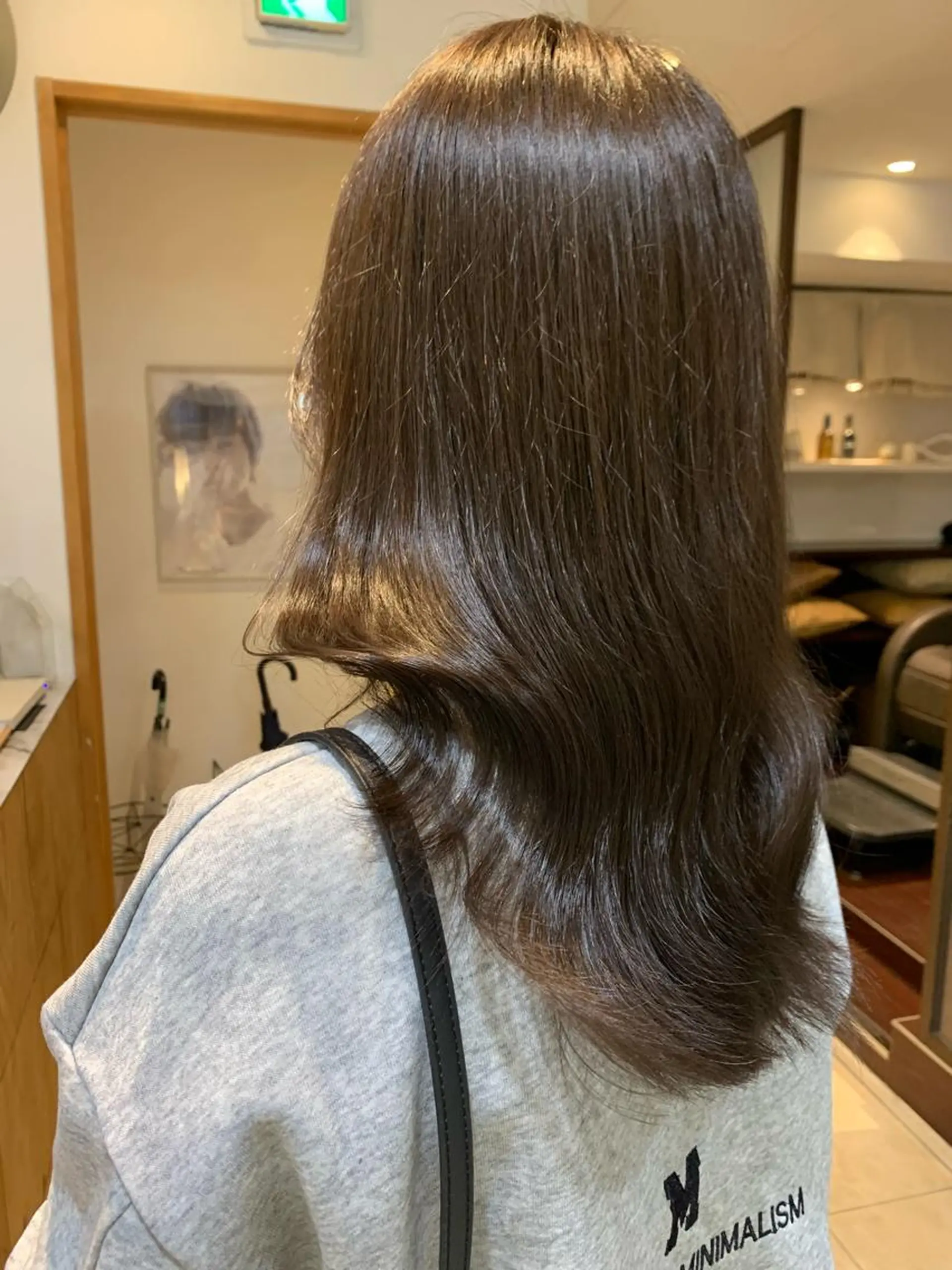 セミロング アッシュ アッシュグレー アッシュグレージュ 庄司 沙羅のヘアスタイル