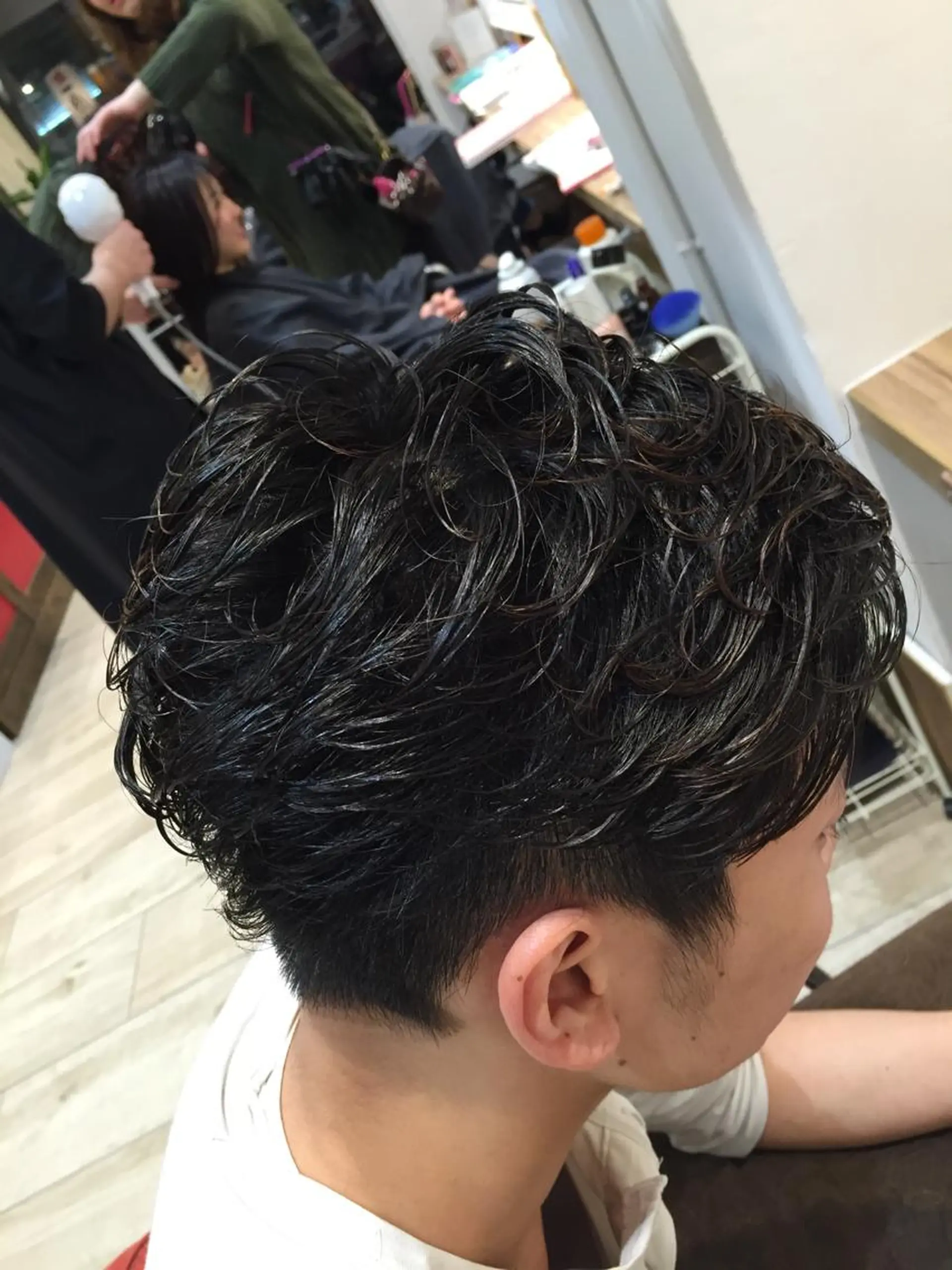 ショート パーマ メンズ 吉岡 三四朗のヘアスタイル