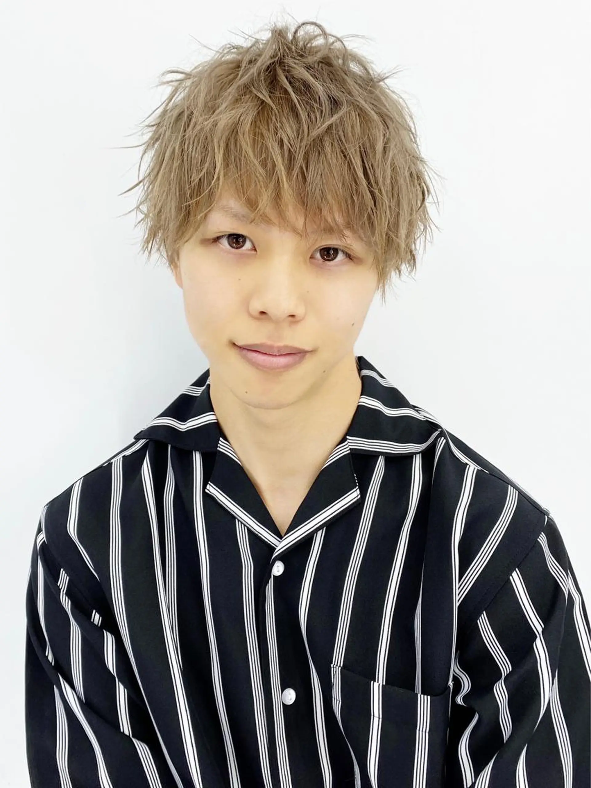 ショート カラー メンズ 大橋 拓巳のヘアスタイル