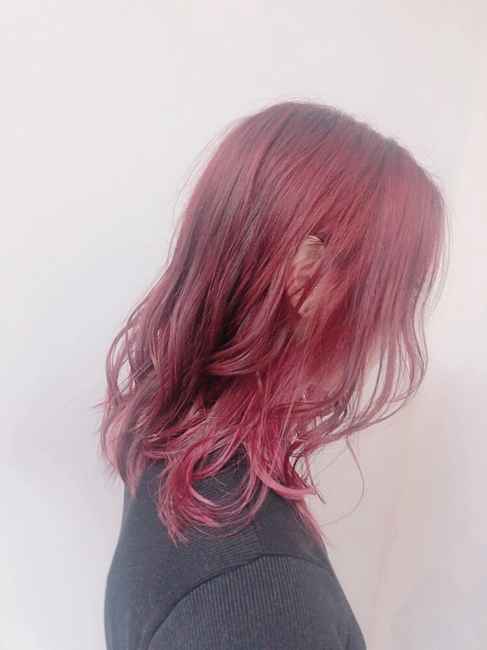 セミロング カラー レッドカラー 💛🤍U too e’s 鎌倉🧸のヘアスタイル