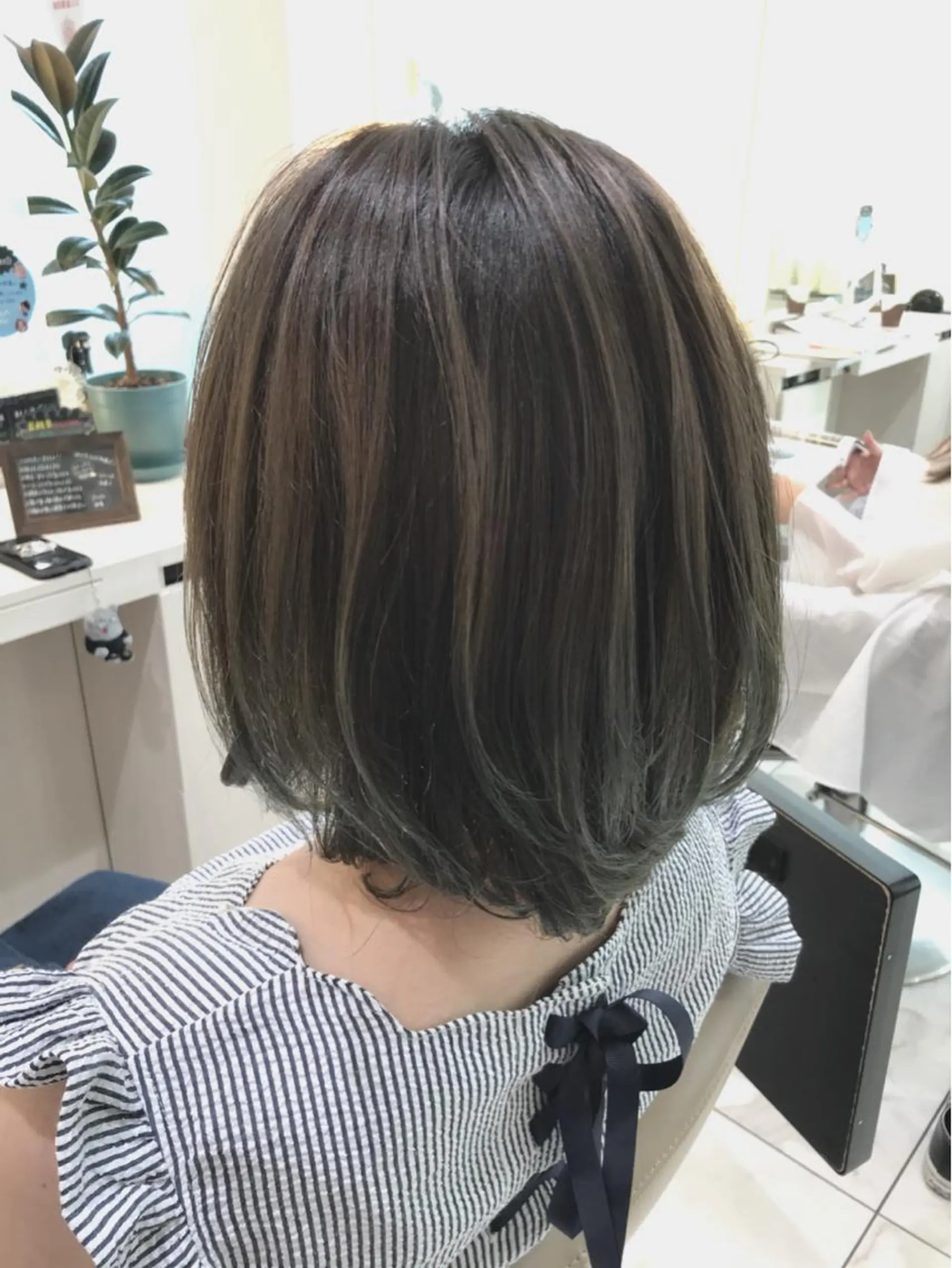 ミディアム カラー ベージュカラー 透明感カラー グレージュ ハイライトカラー イルミナカラー カット ヘアカラー 山崎俊輔/髪質改善 /バレイヤージュのヘアスタイル